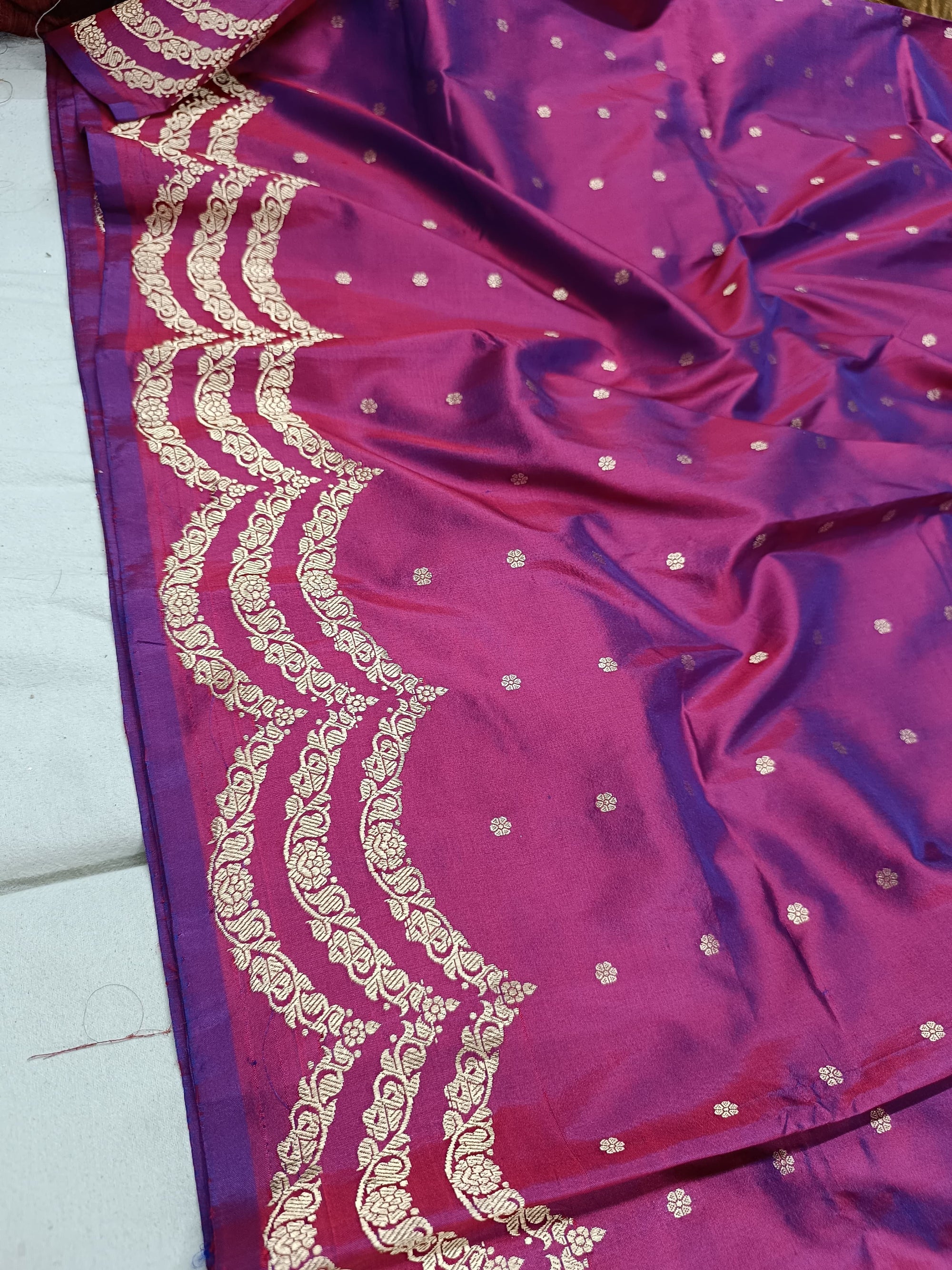Banarasi Handloom Silk Kaduwa Weaving Saree – With Elegant Scallop Border & Interlock Detailing