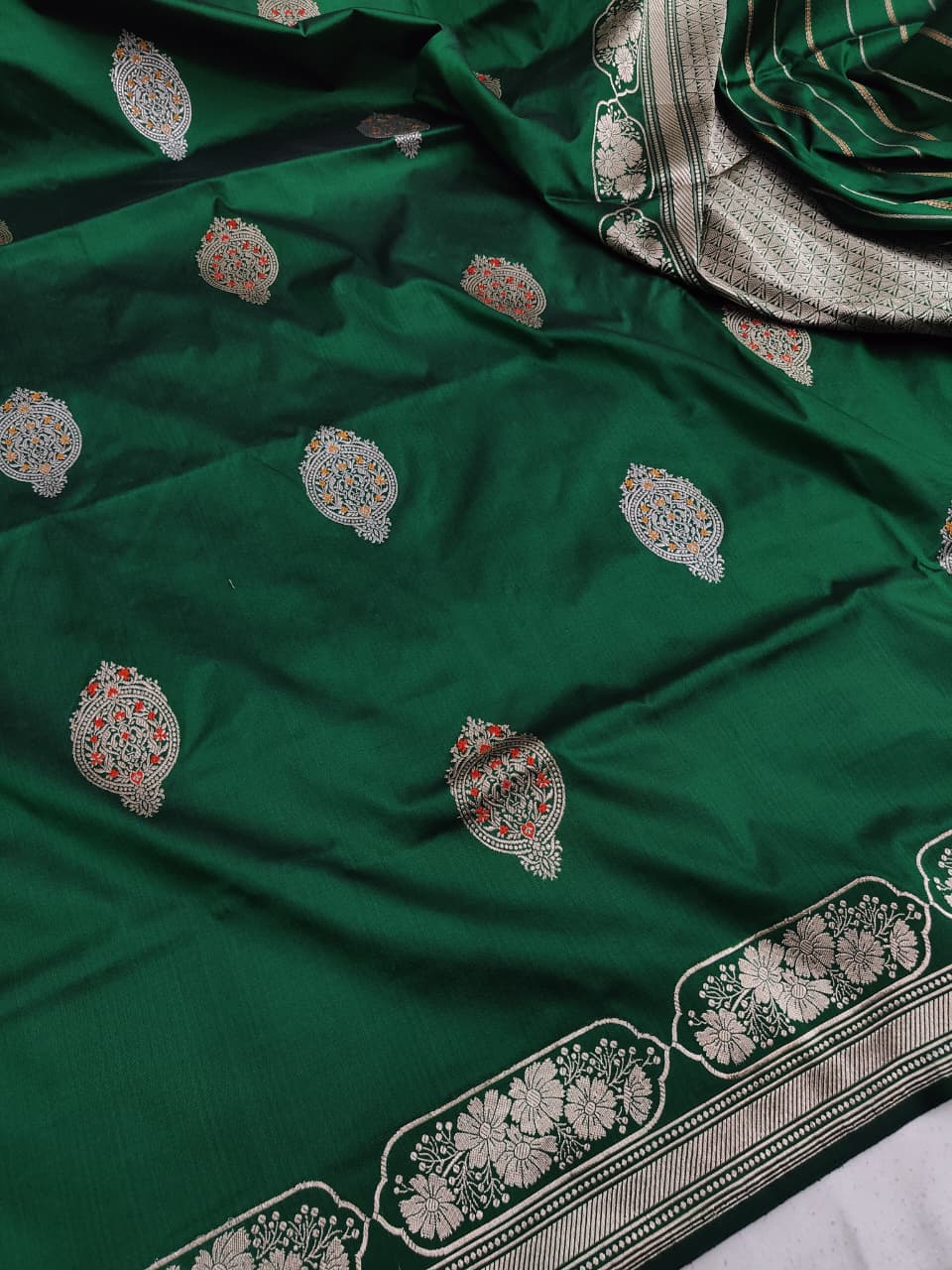Bottle Green Pure Katan Silk Banarasi Kadhwa Buta Handloom Saree with Sona Rupa Zari & Tilfi Minakari