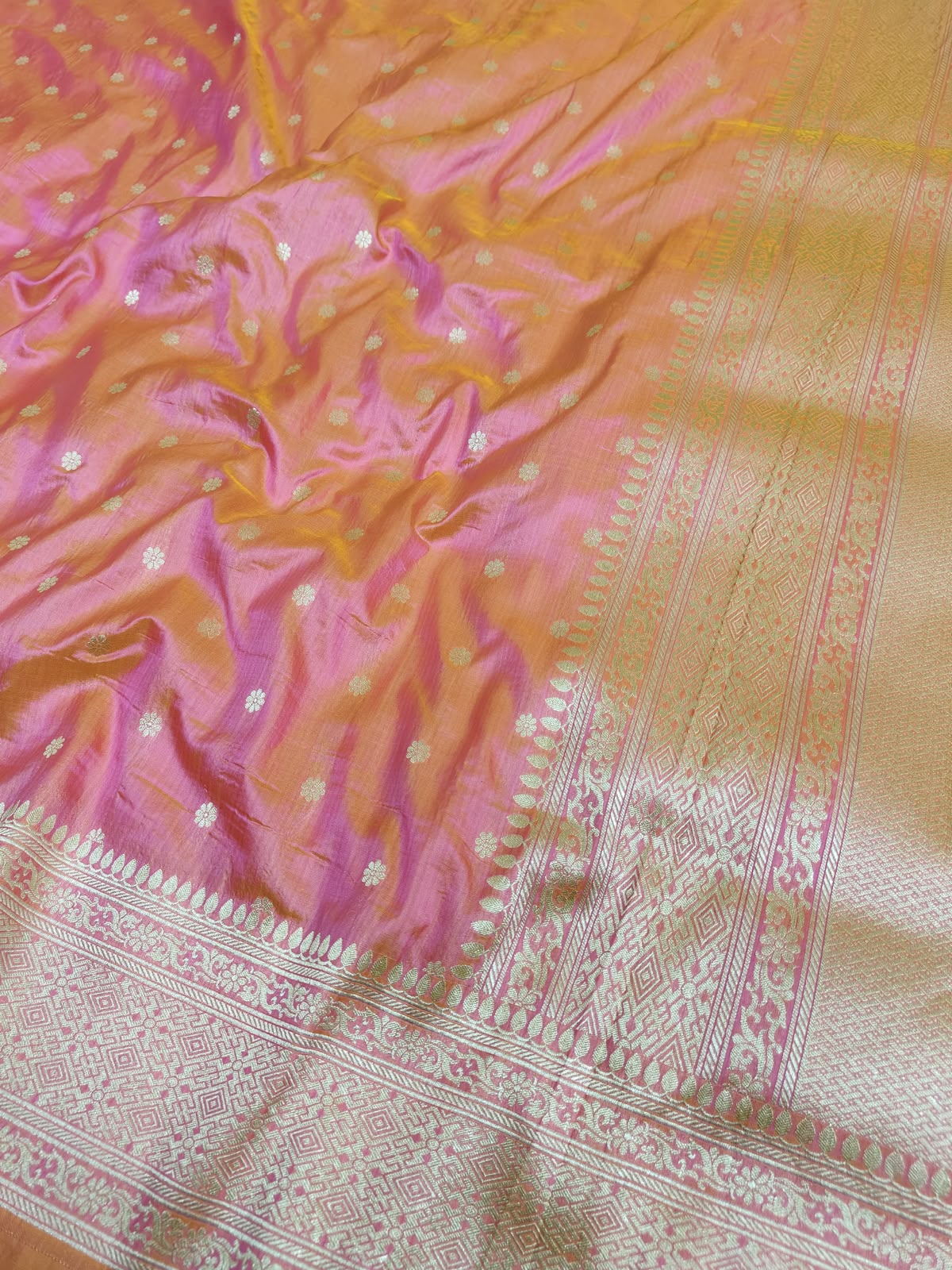 Pink–Orange Dual Tone Pure Katan Silk Banarasi Saree with Gold Zari Buti & Traditional Handwoven Border