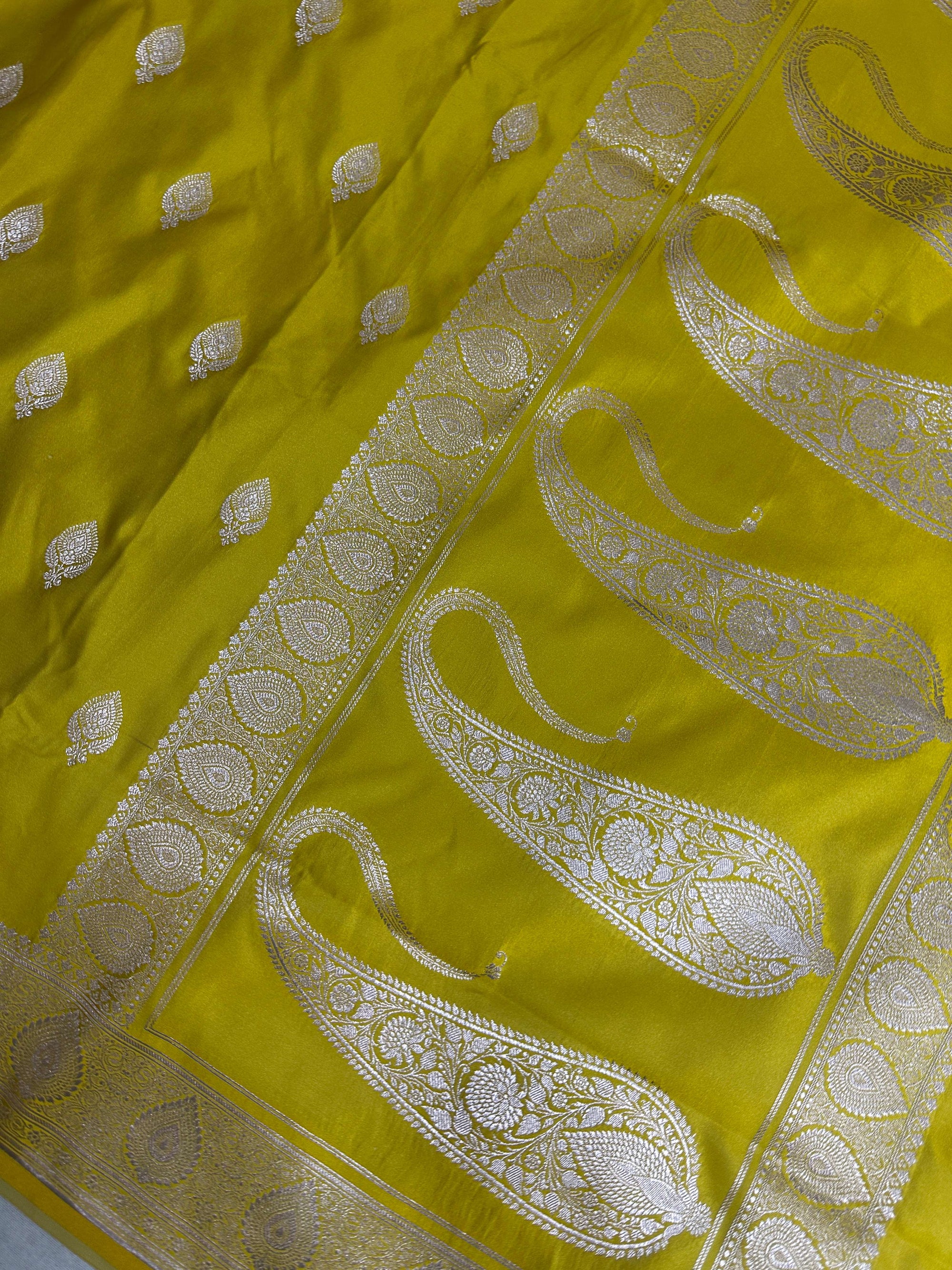 Lemon Mashru Silk Banarasi Zari Border Carry Aanchal Booti Saree