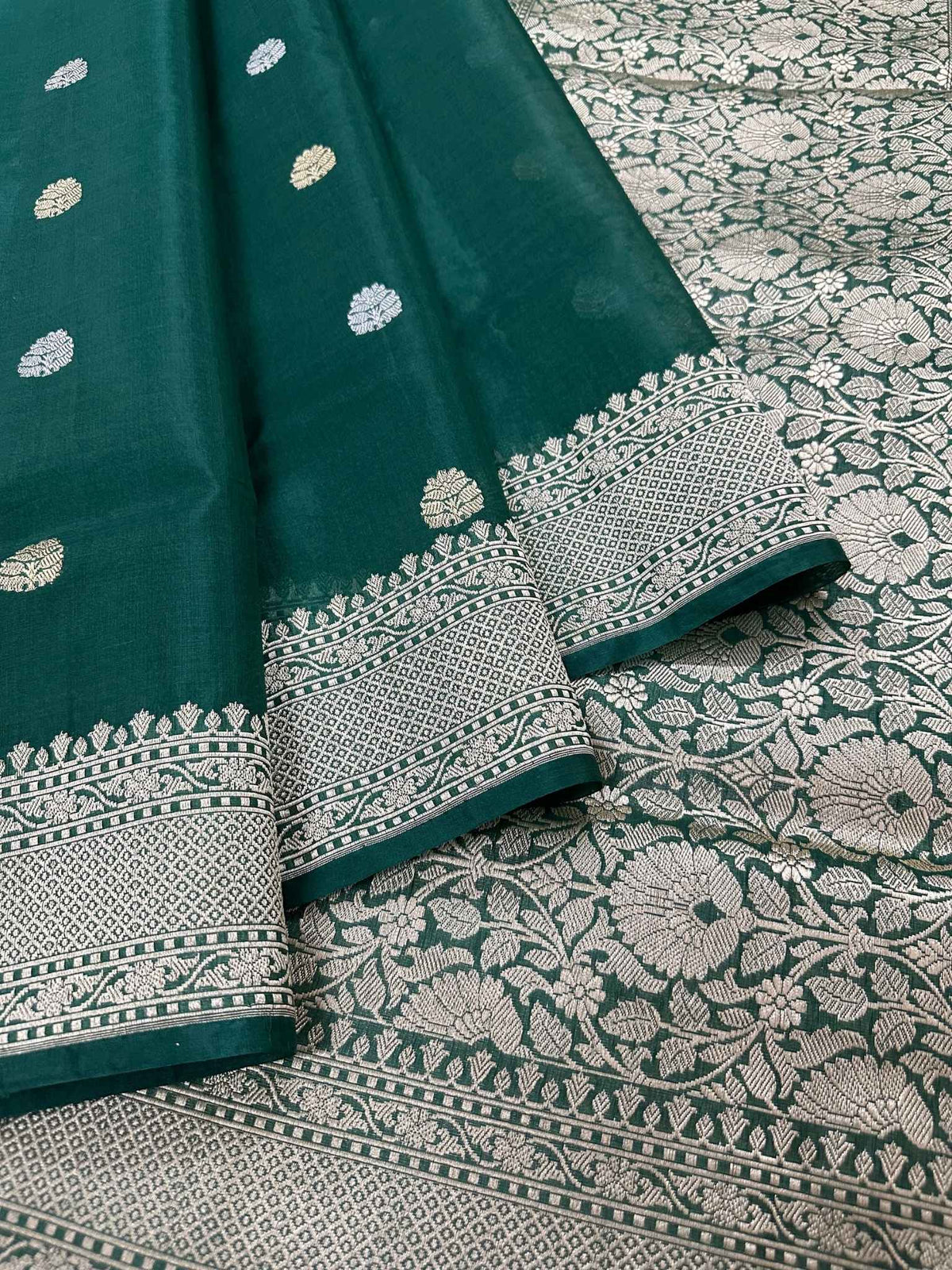 Pure Kora Silk Banarasi Saree – Handwoven Meenakari Zari Border | Wedding & Festive Special