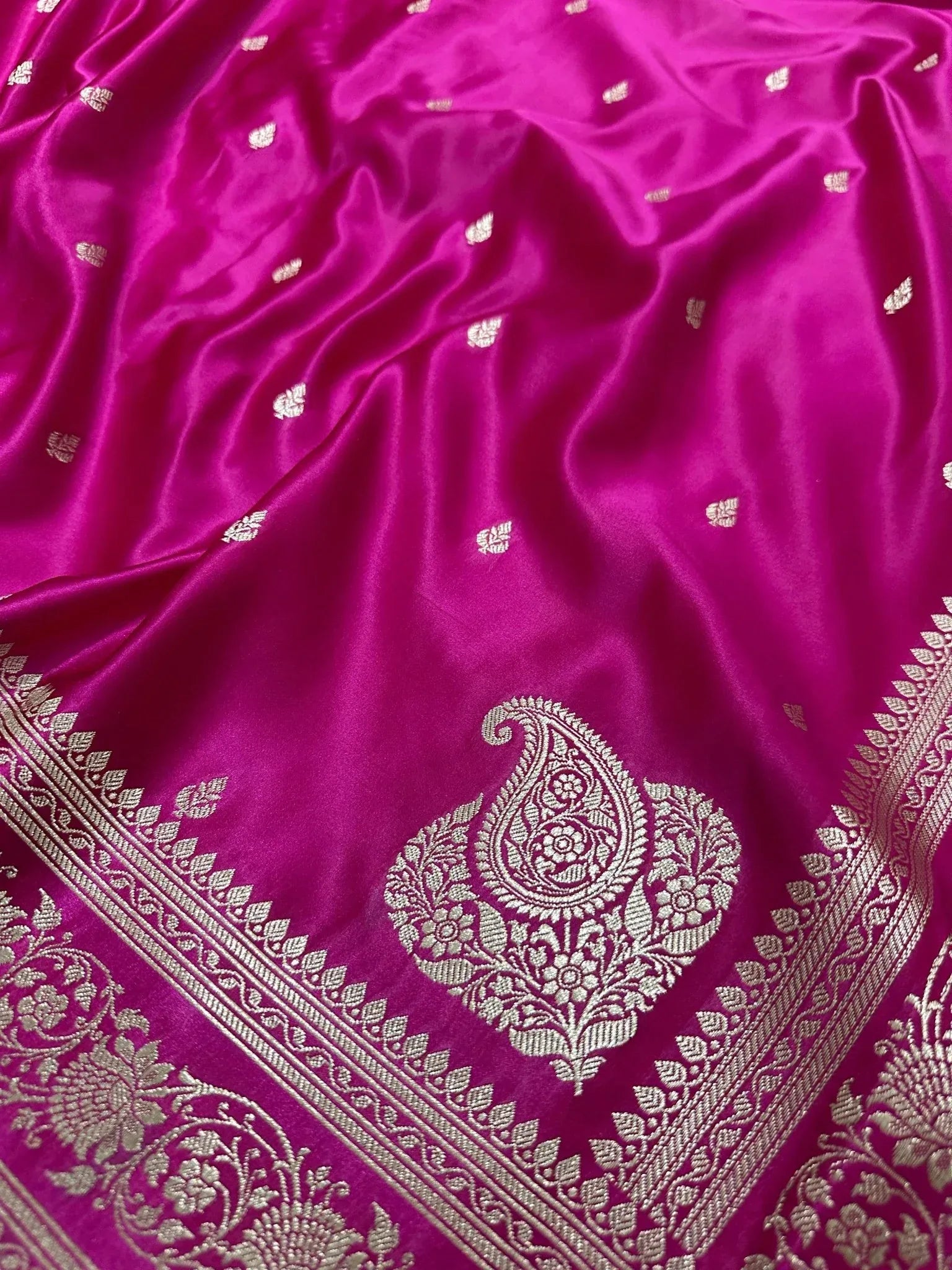 Magenta Mashru Silk Paithni Banarasi Zari Border Brocad Aanchal Booti Saree - Katan Banaras