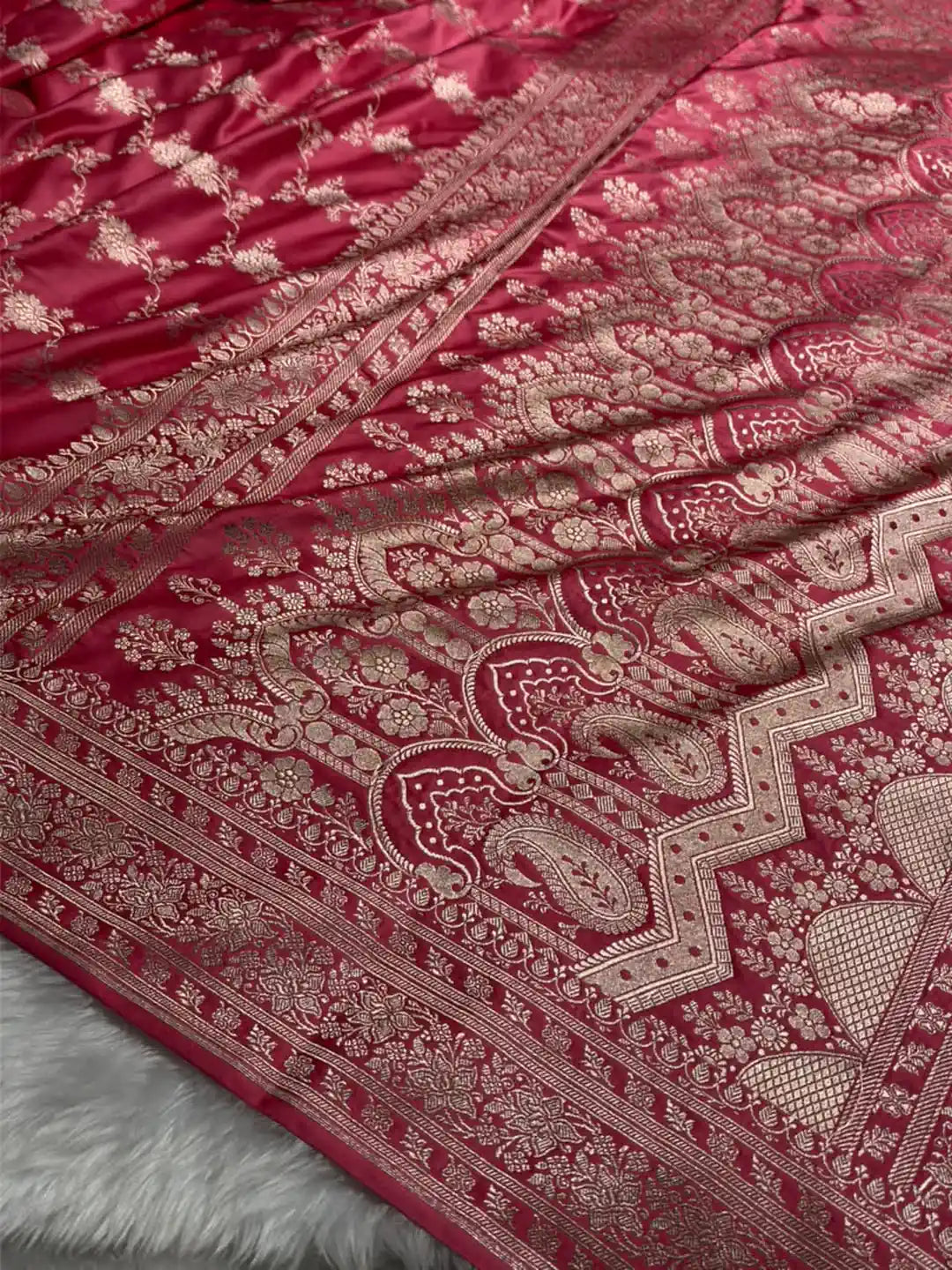 Rosewood Vines — Floral Jaal Mashru Silk Banarasi Saree in Gajari Shades