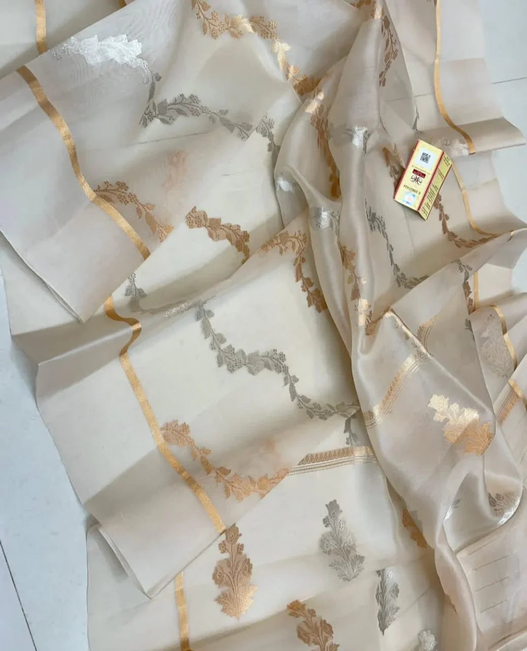 Pure Kora Silk Banarasi Saree in Off White – A Legacy of Grace and Craftsmanship