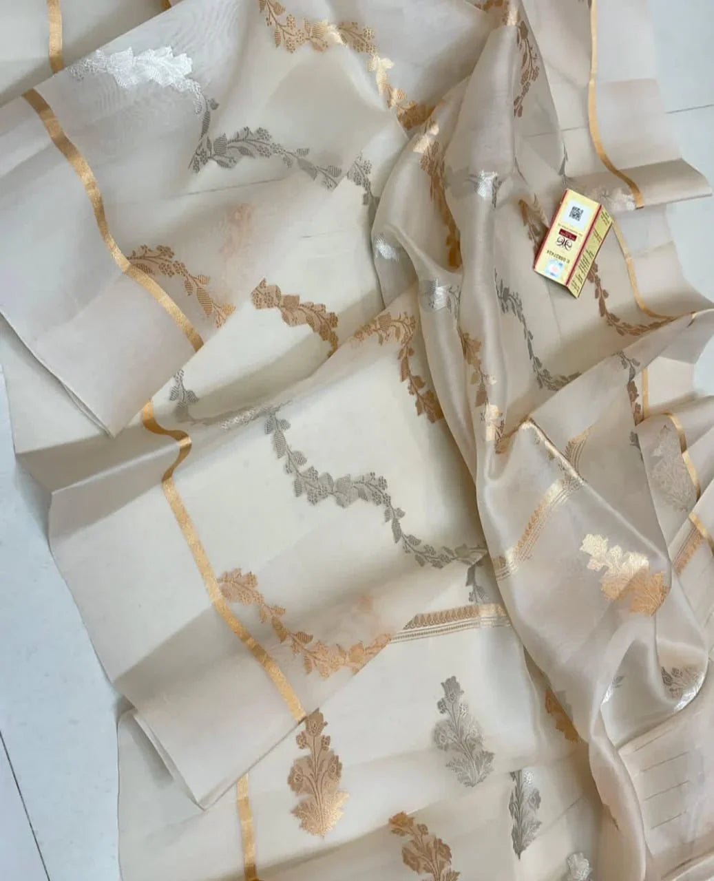 Pure Kora Silk Banarasi Saree in Off White – A Legacy of Grace and Craftsmanship - Katan Banaras