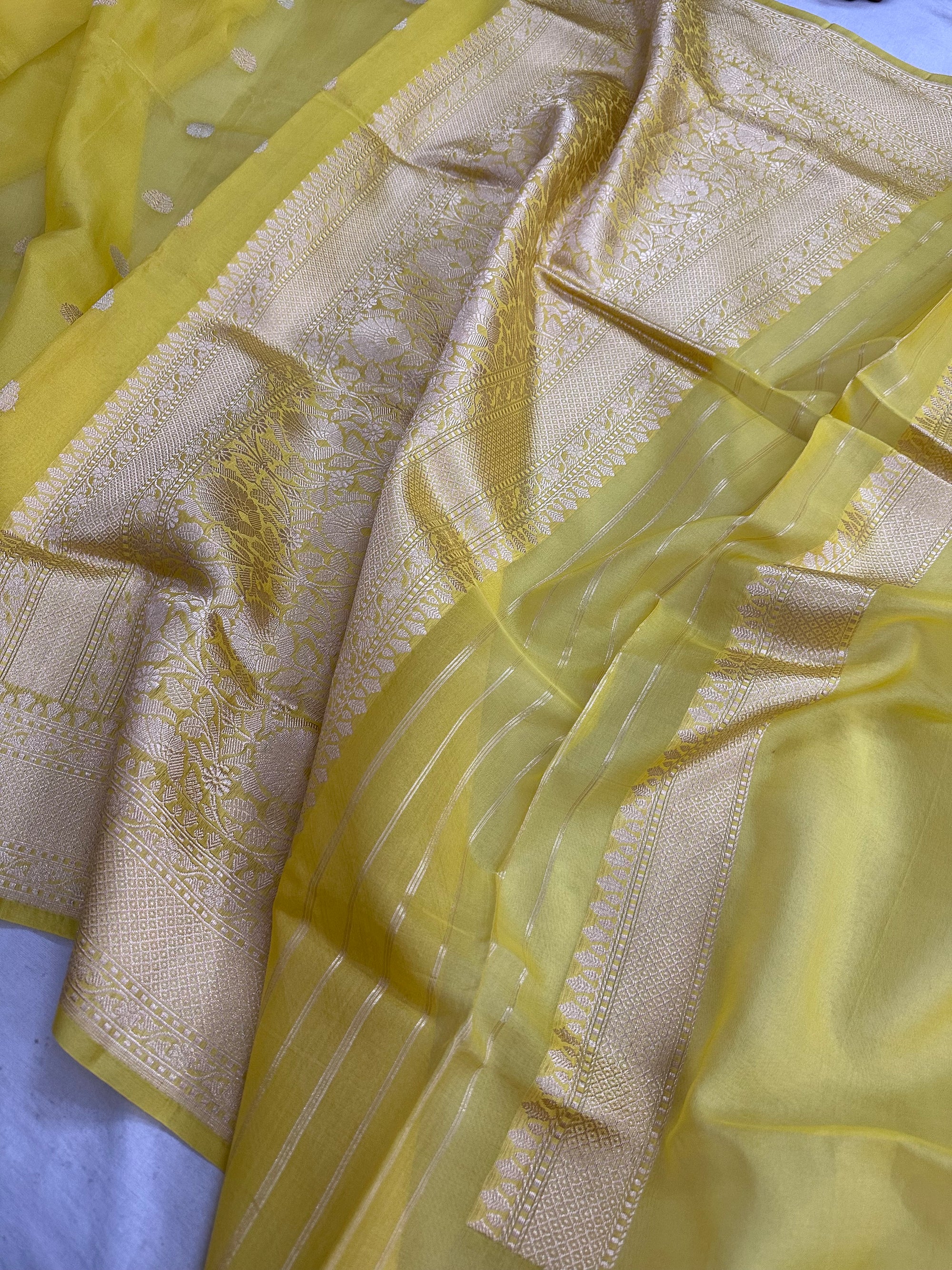 Pure Kora Silk Kadhwa Buta Handloom Saree