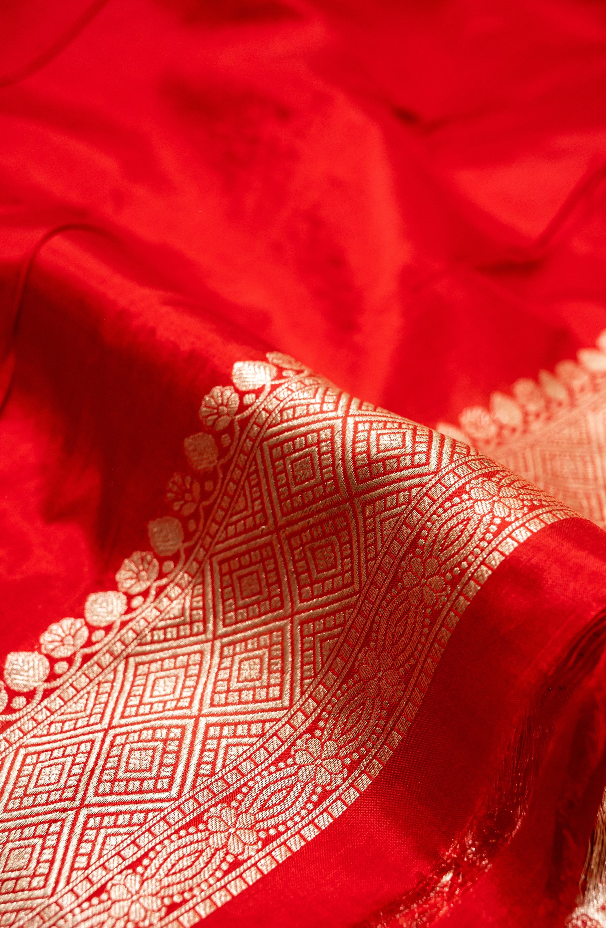 Red Uppada Jaal Pure Katan Silk Banarasi Handwoven Saree