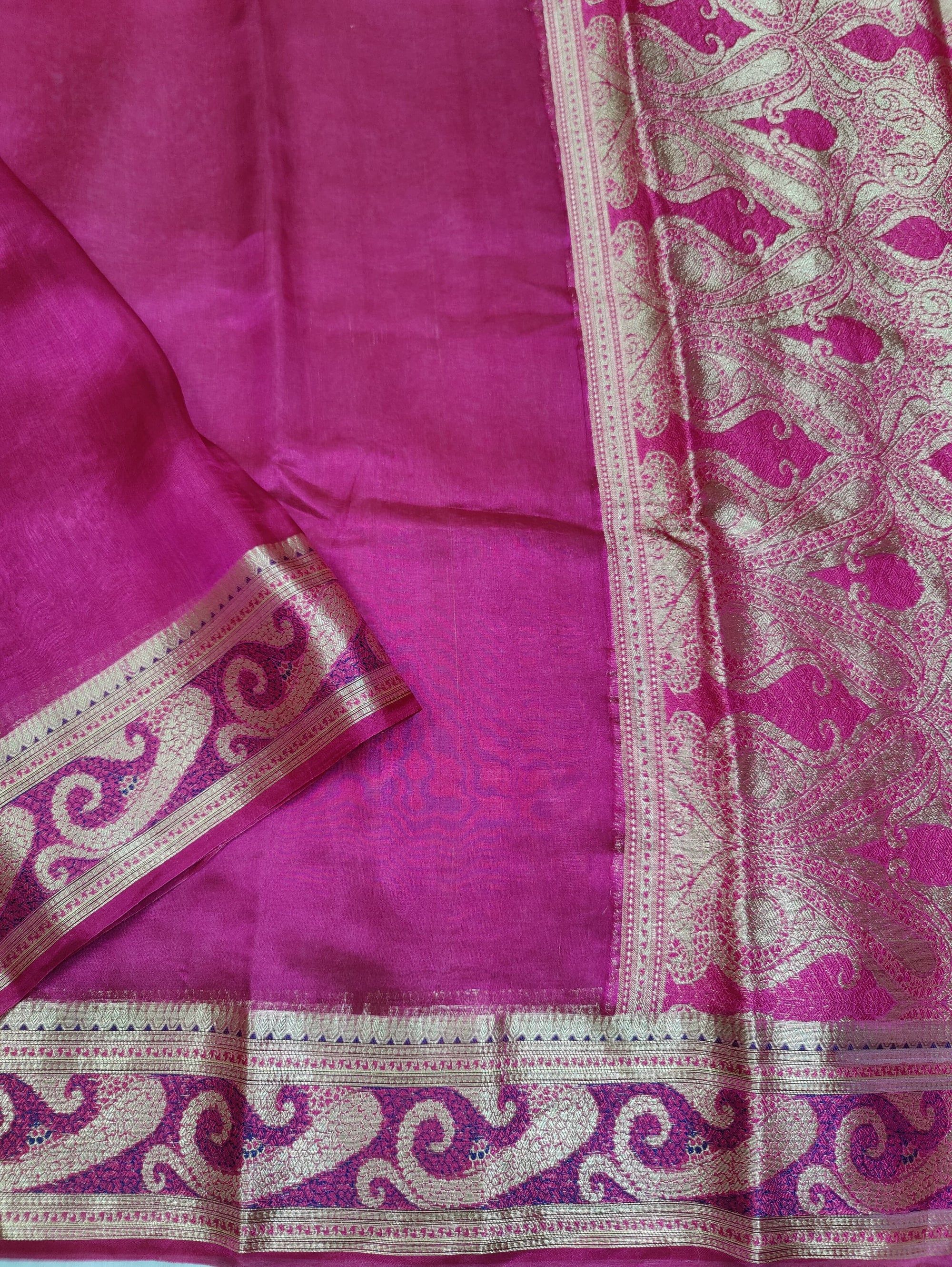 Banarasi Handloom Silk Kaduwa Weaving Saree – With Elegant Scallop Border & Interlock Detailing