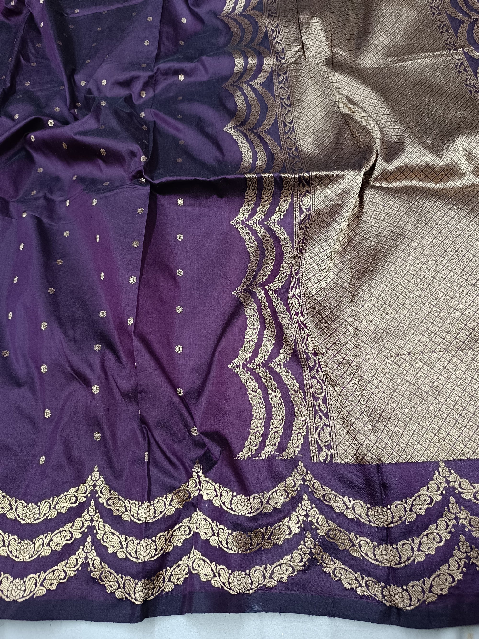 Banarasi Handloom Silk Kaduwa Weaving Saree – With Elegant Scallop Border & Interlock Detailing