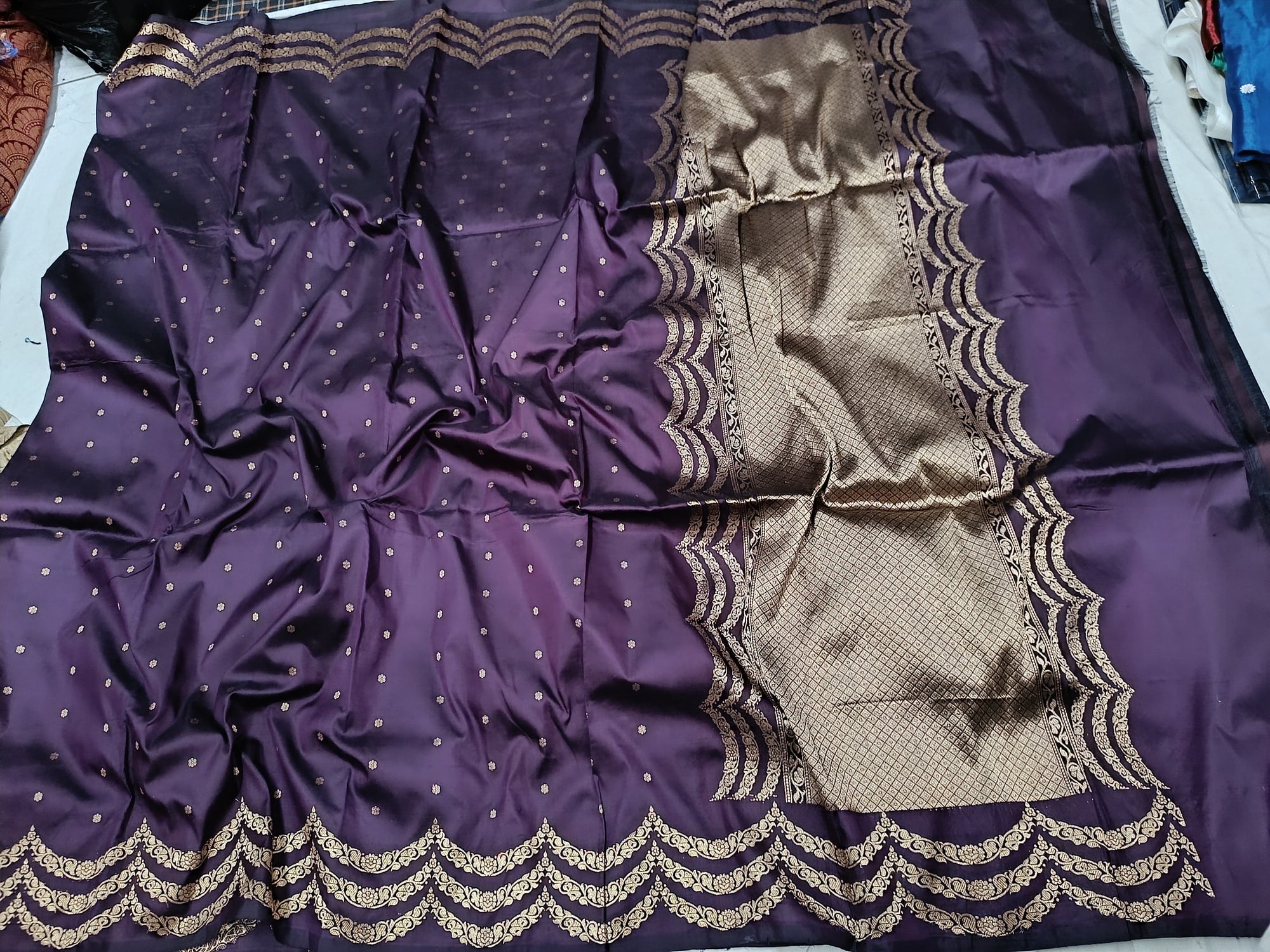 Banarasi Handloom Silk Kaduwa Weaving Saree – With Elegant Scallop Border & Interlock Detailing