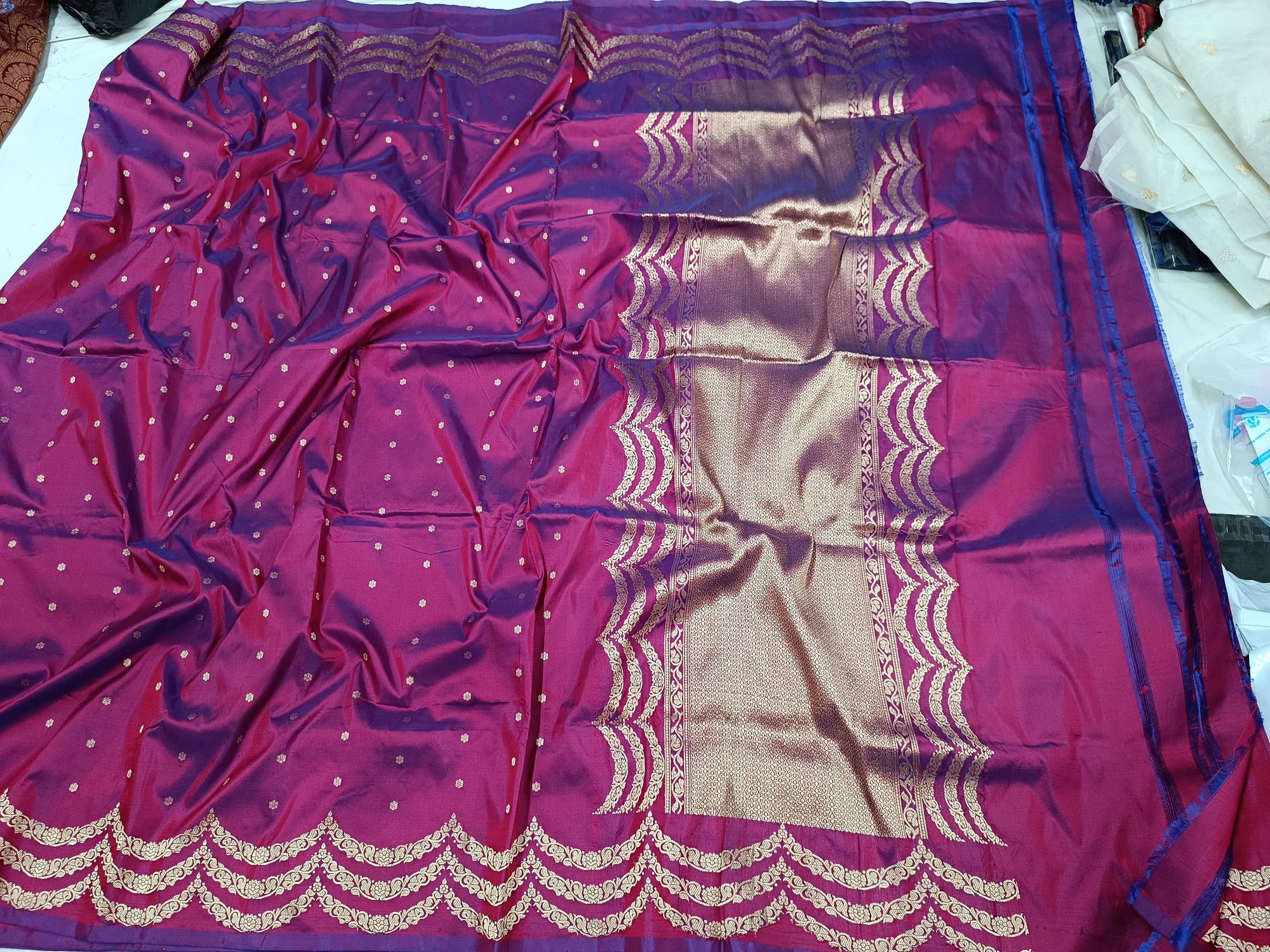 Banarasi Handloom Silk Kaduwa Weaving Saree – With Elegant Scallop Border & Interlock Detailing