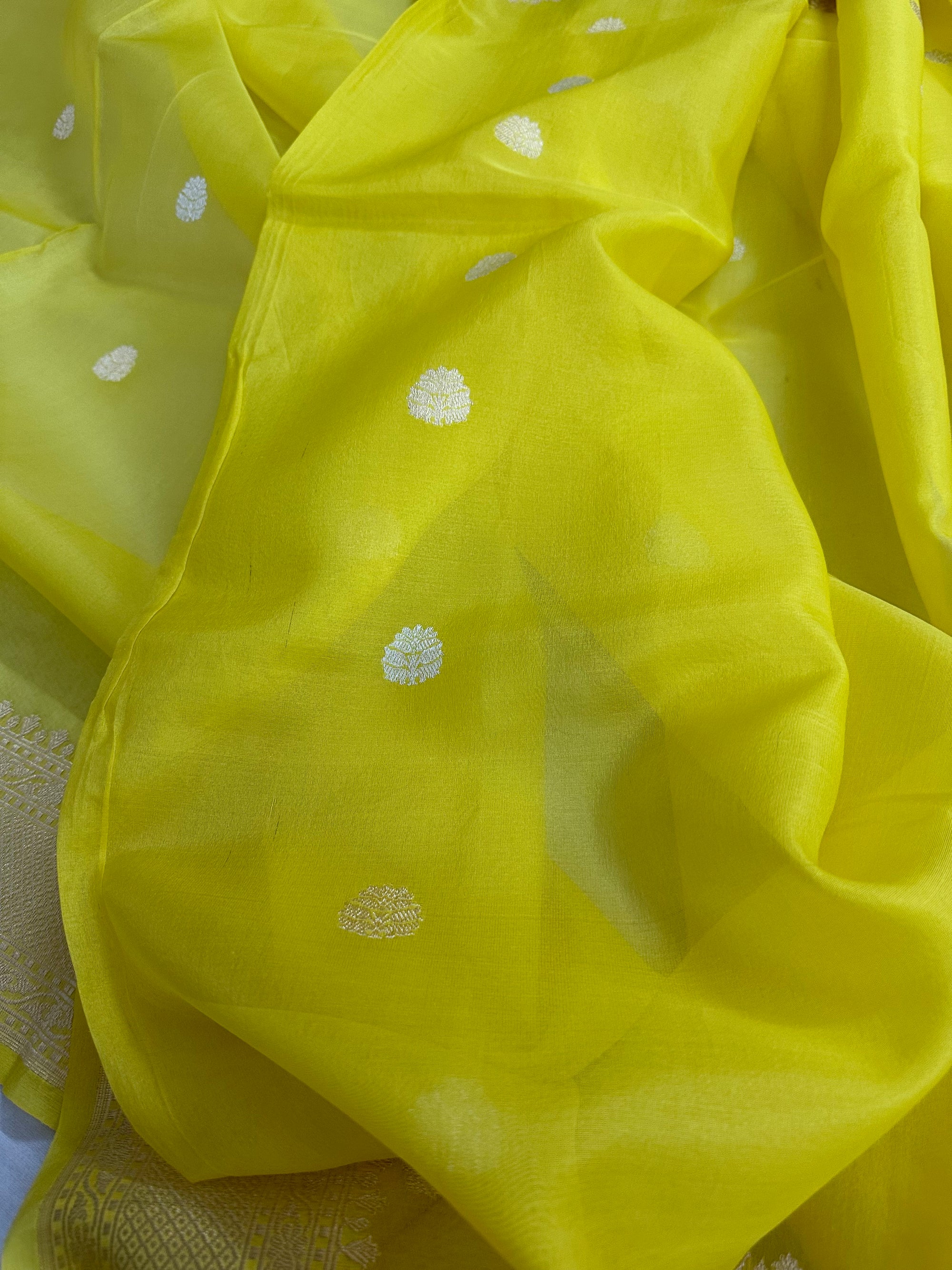 Pure Kora Silk Kadhwa Buta Handloom Saree