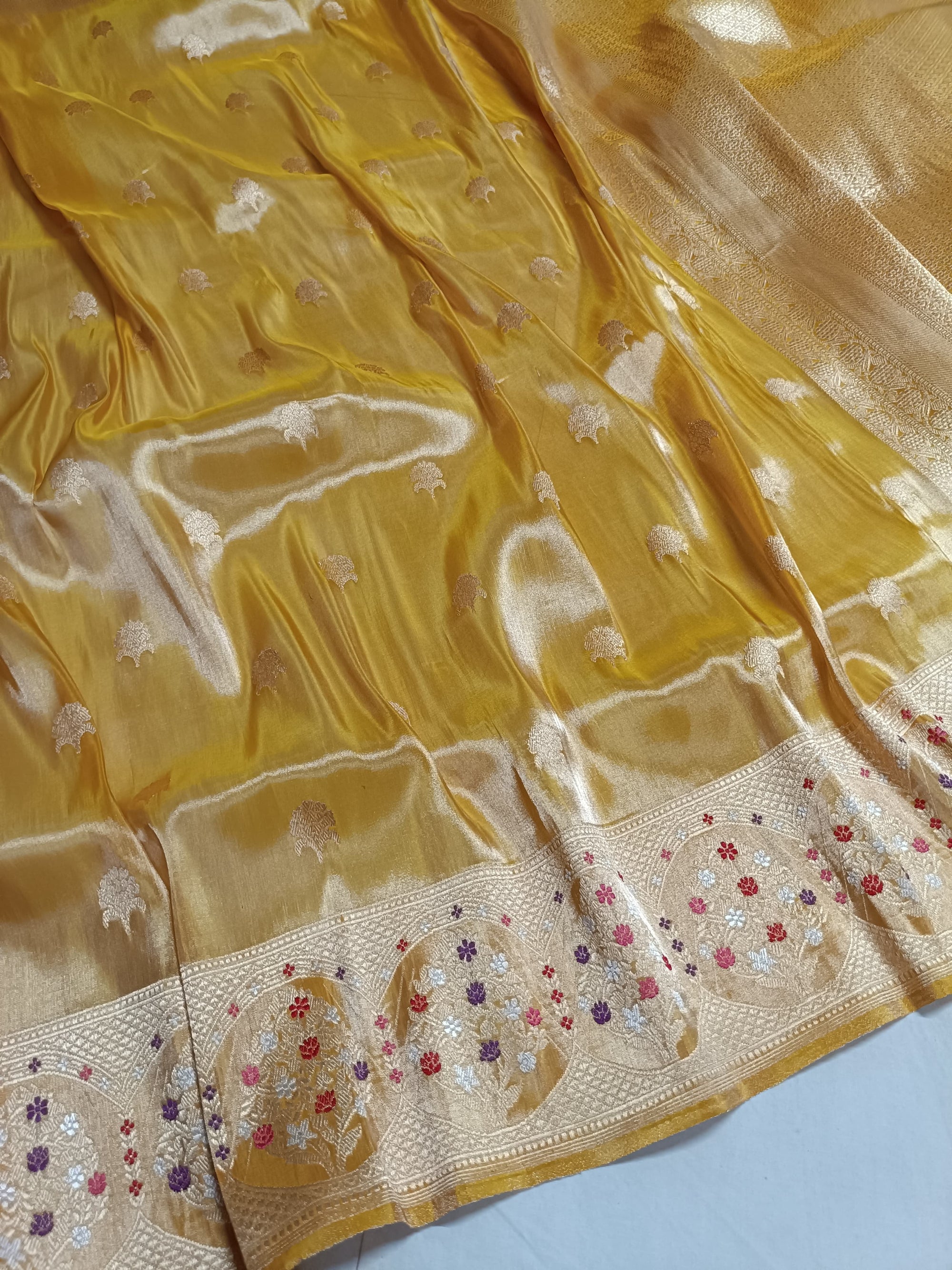 Pure Tissue Silk Kadhwa Buta Handloom Saree