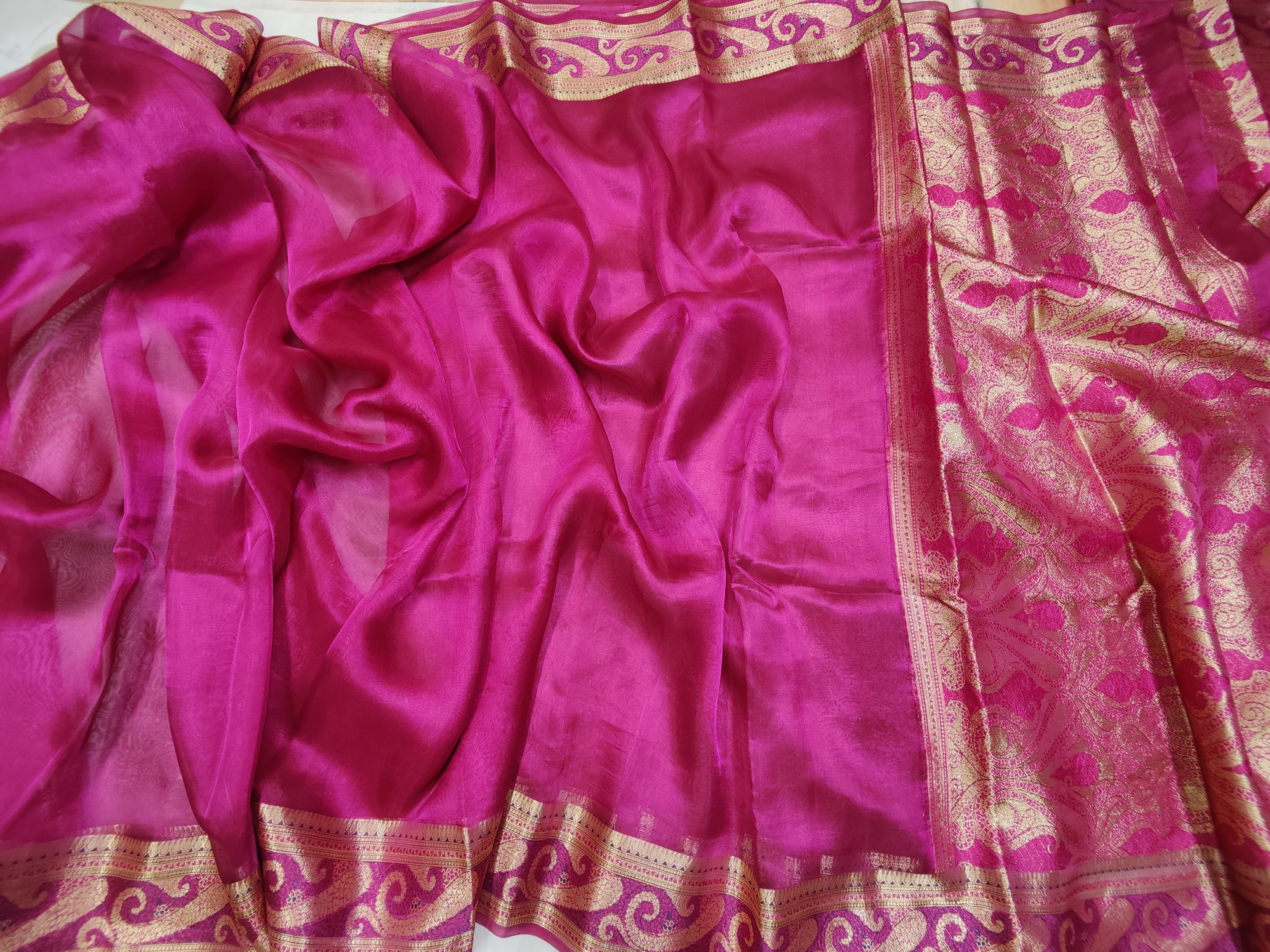 Banarasi Handloom Silk Kaduwa Weaving Saree – With Elegant Scallop Border & Interlock Detailing