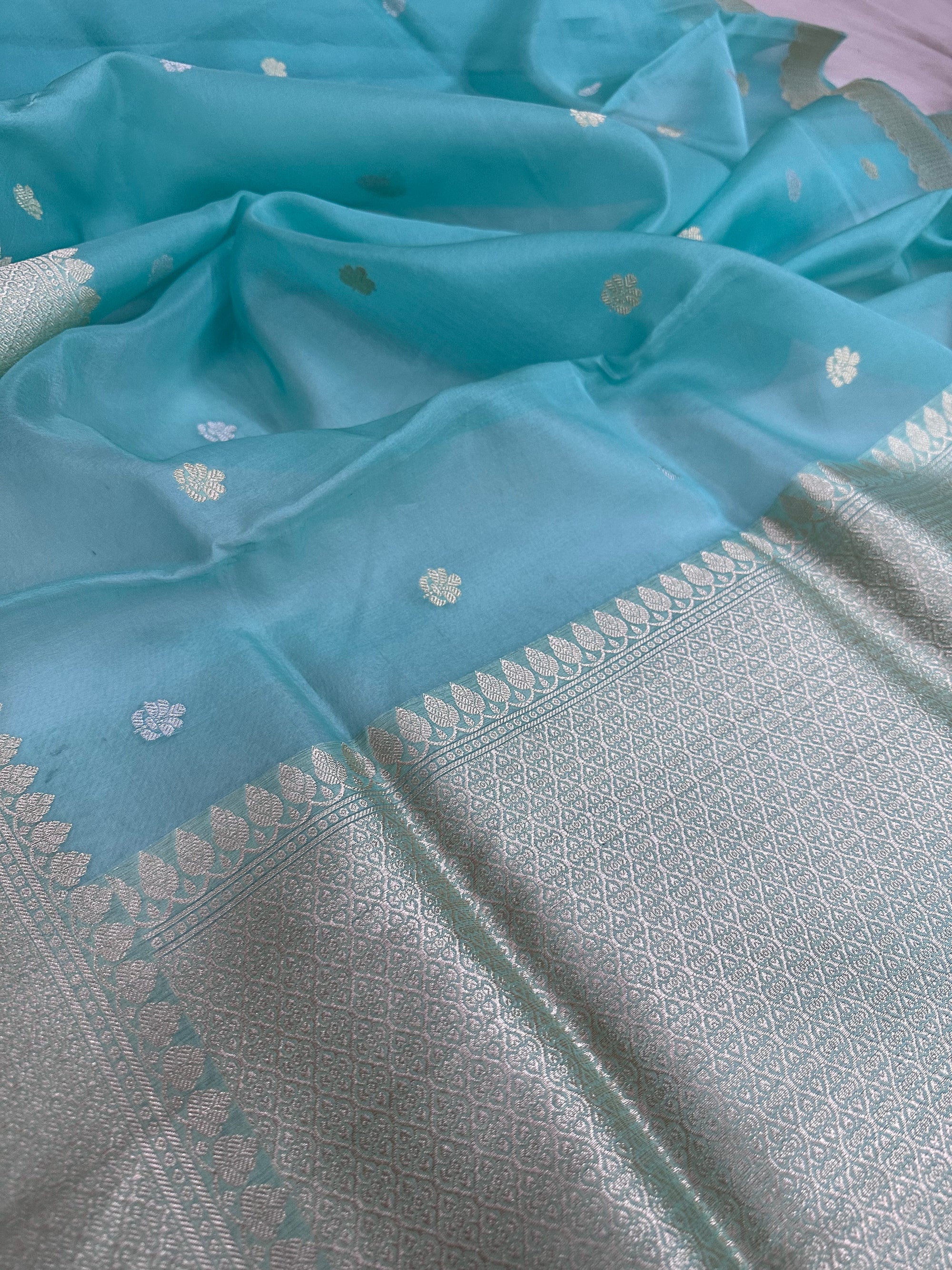 Pure Kora Silk Kadhwa Buta Handloom Saree