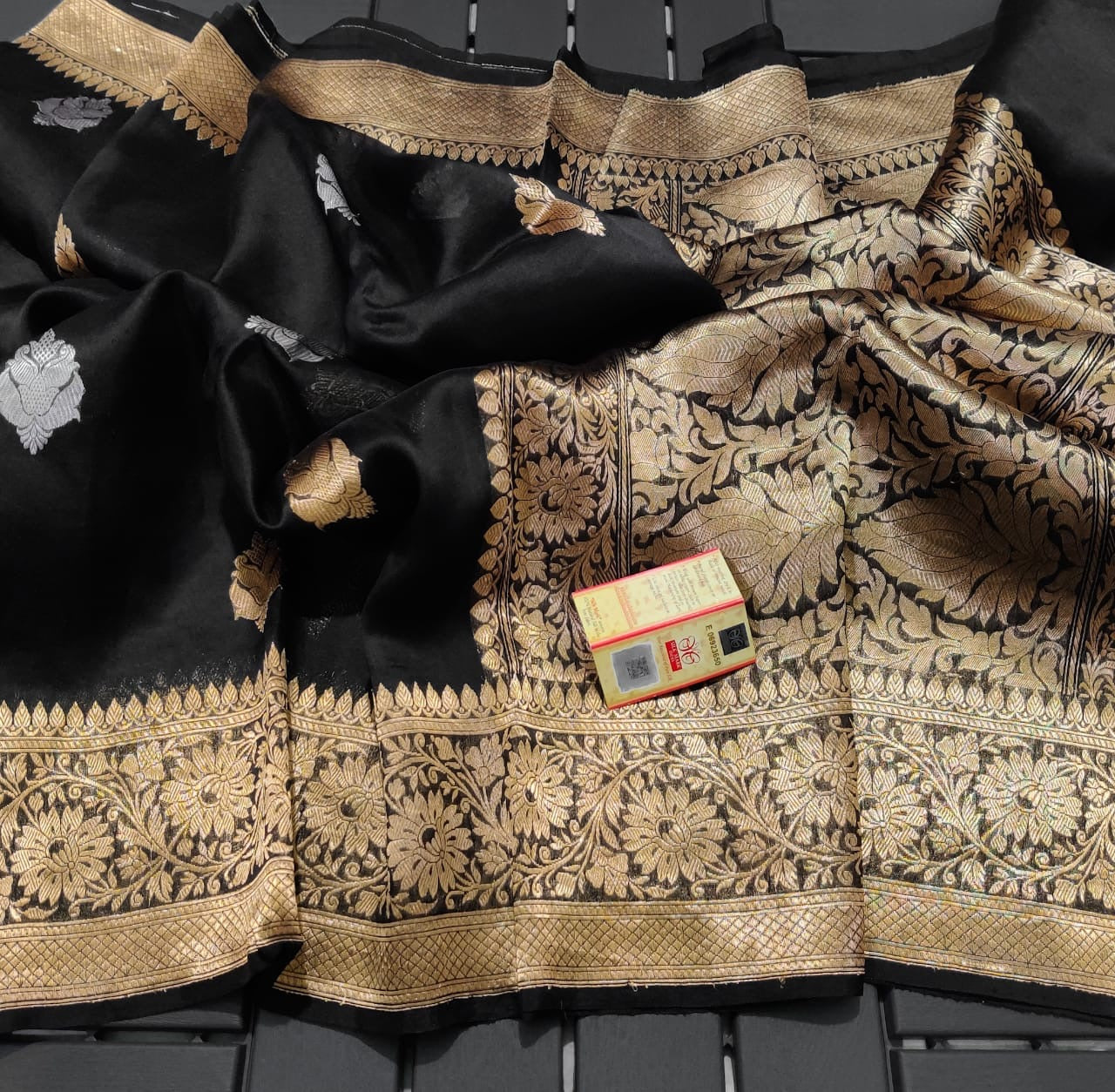 Pure Kora Silk Handloom Banarasi Sareee