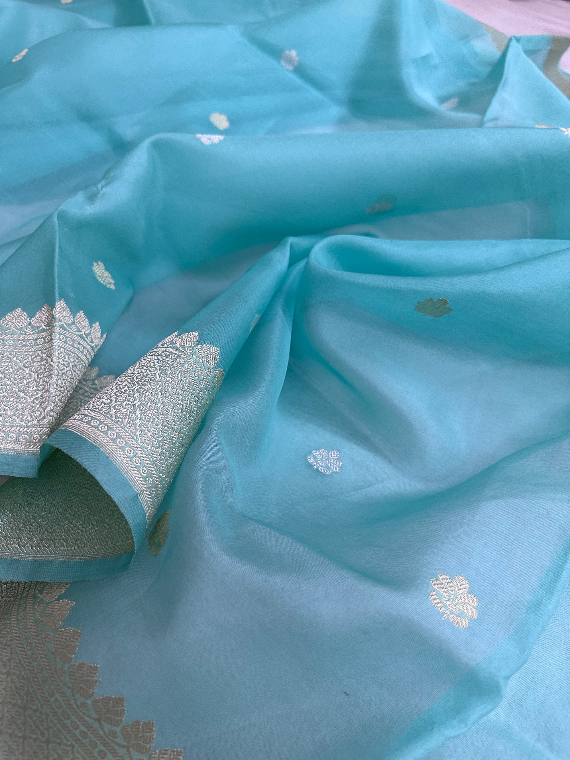 Pure Kora Silk Kadhwa Buta Handloom Saree