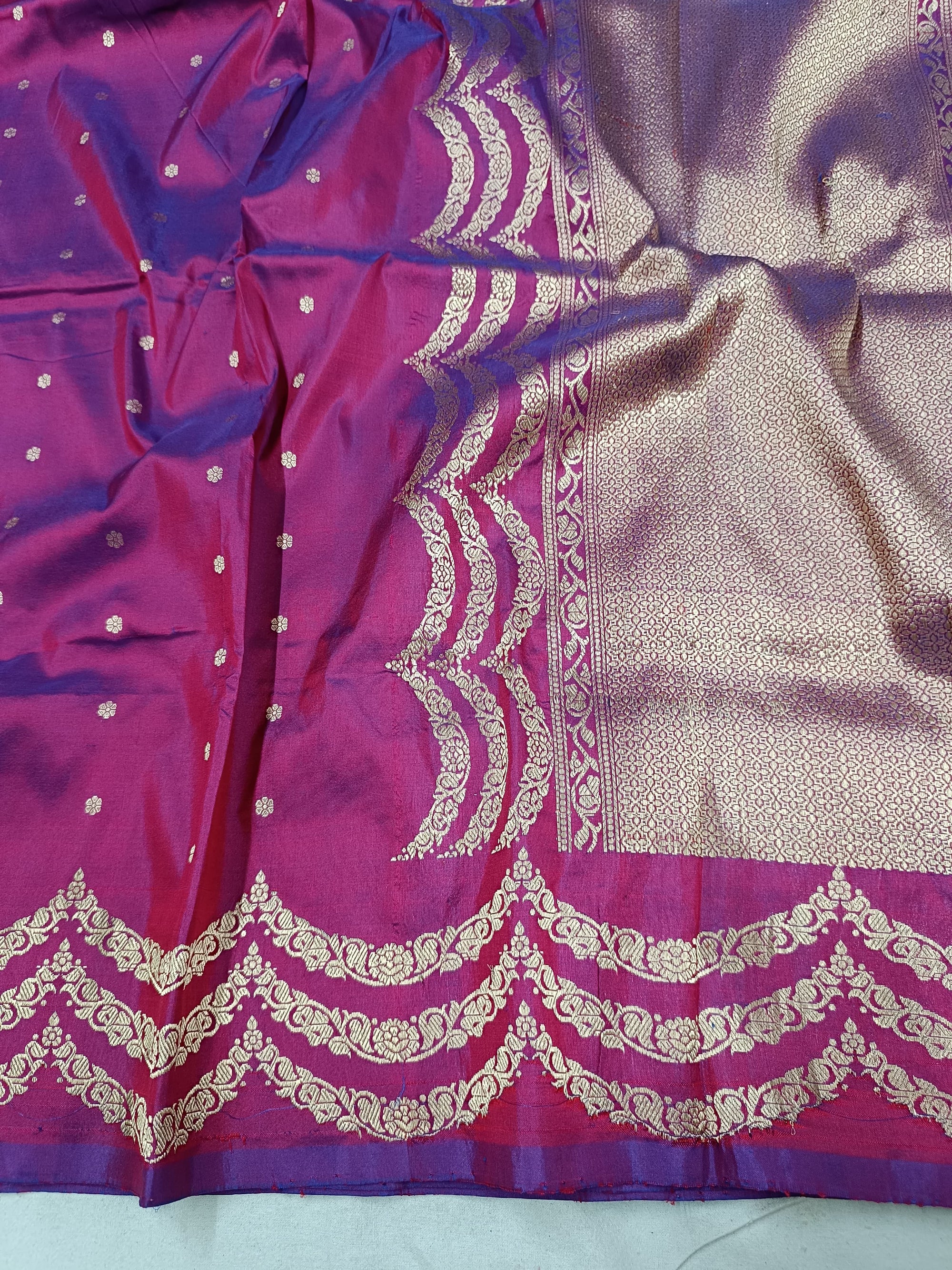 Banarasi Handloom Silk Kaduwa Weaving Saree – With Elegant Scallop Border & Interlock Detailing
