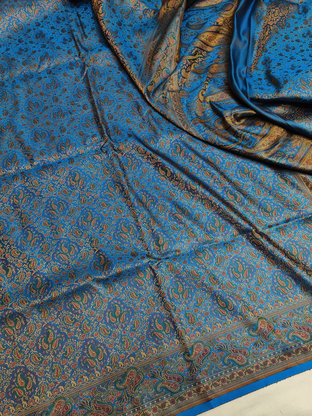 Mashroo Tanchui Silk Banarasi Saree with Meenakari Weave