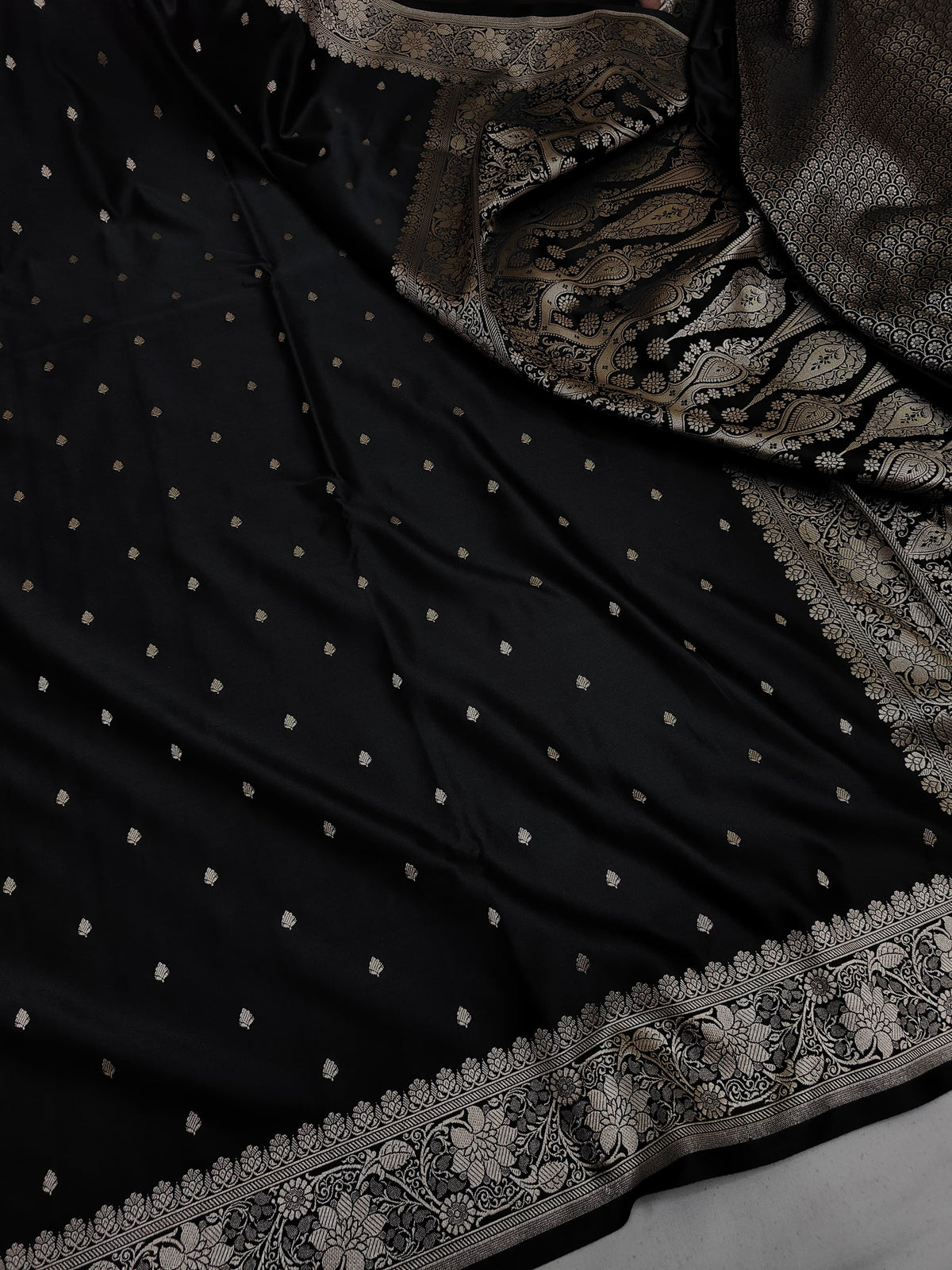 Mashroo Silk Banarasi Saree with gold zari work