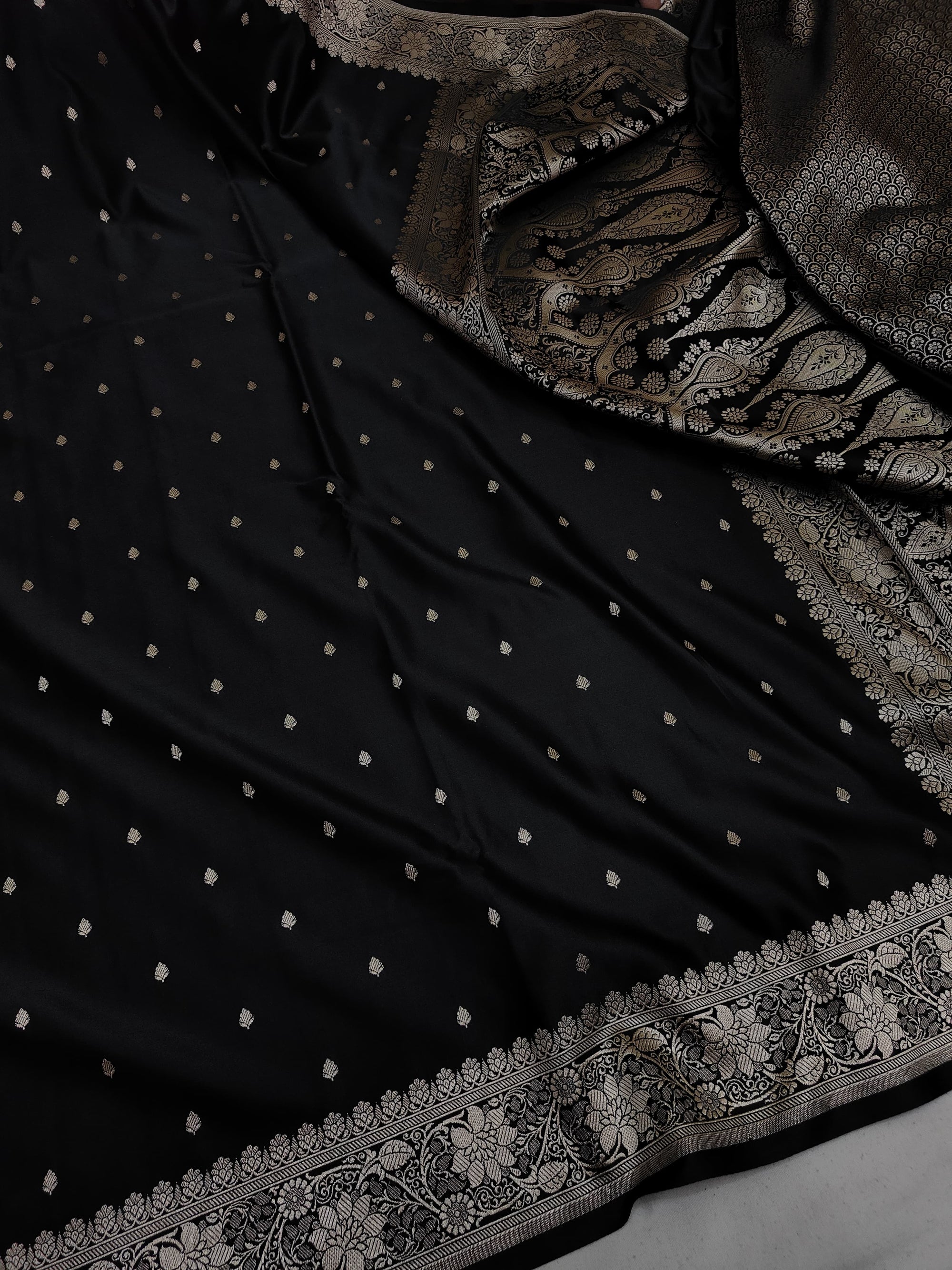 Mashroo Silk Banarasi Saree with gold zari work