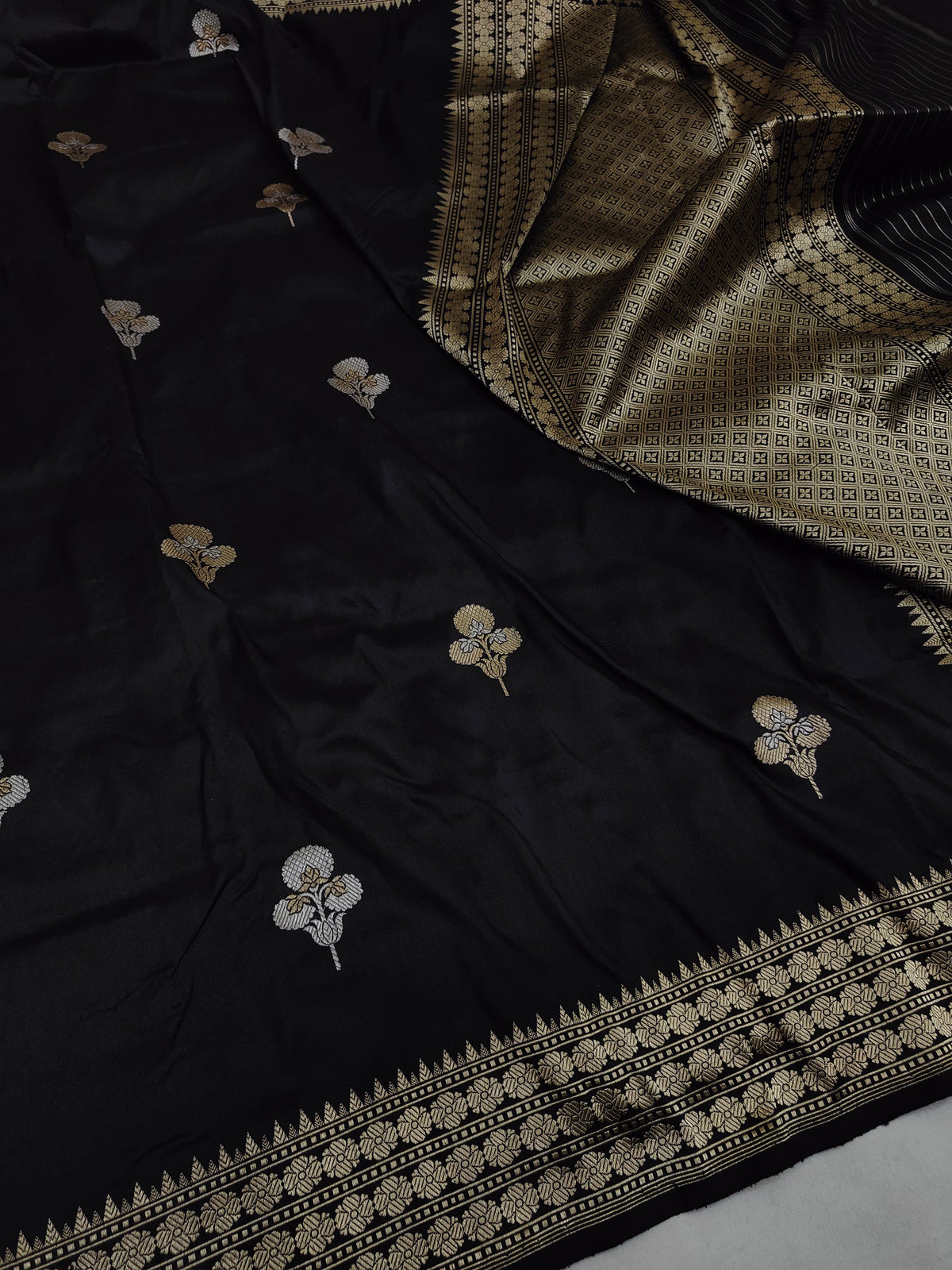 Pure Katan Silk Kadhwa Buta Banarasi Saree | Sona Rupa Zari | Black Handloom Saree