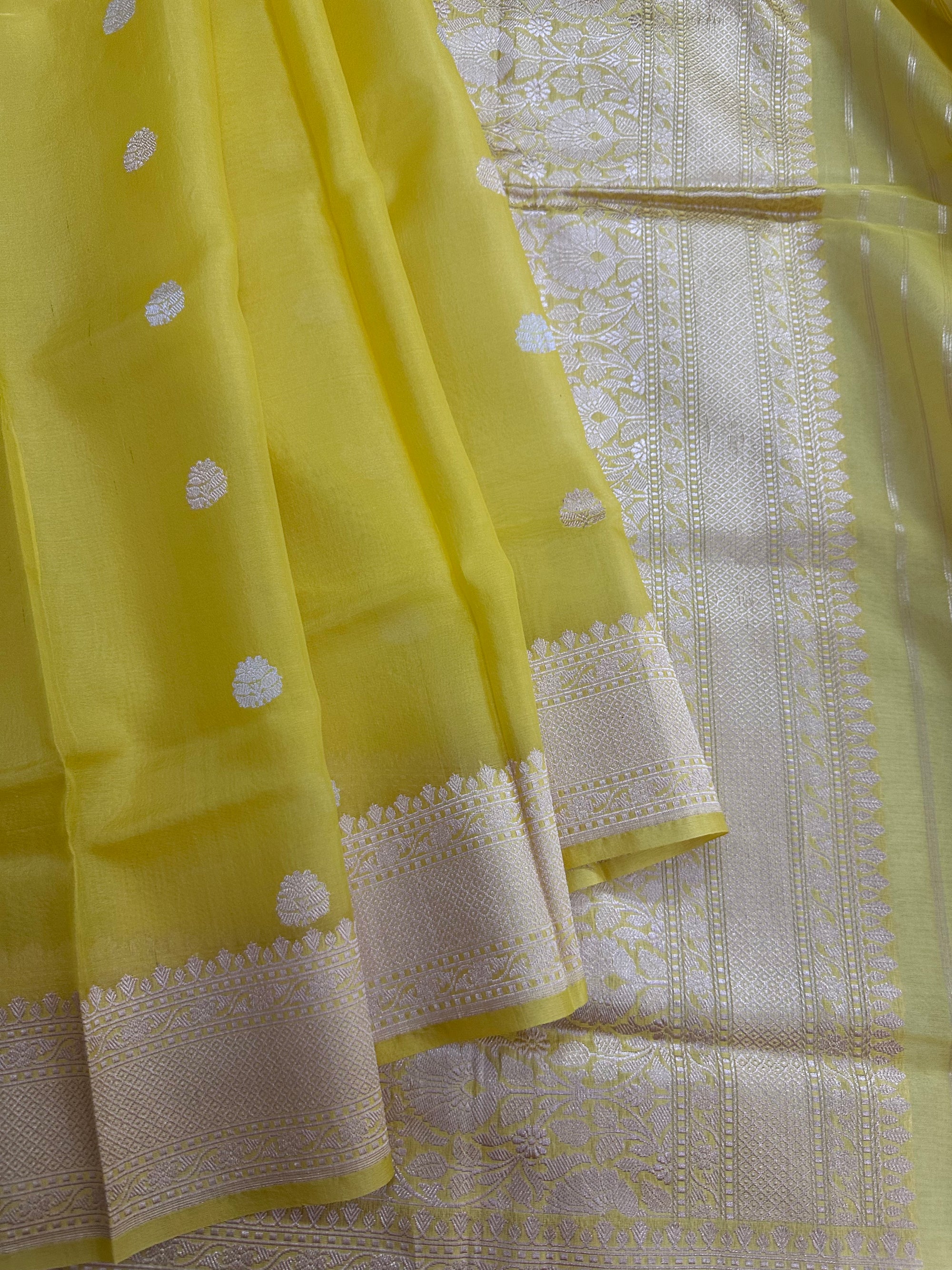 Pure Kora Silk Kadhwa Buta Handloom Saree