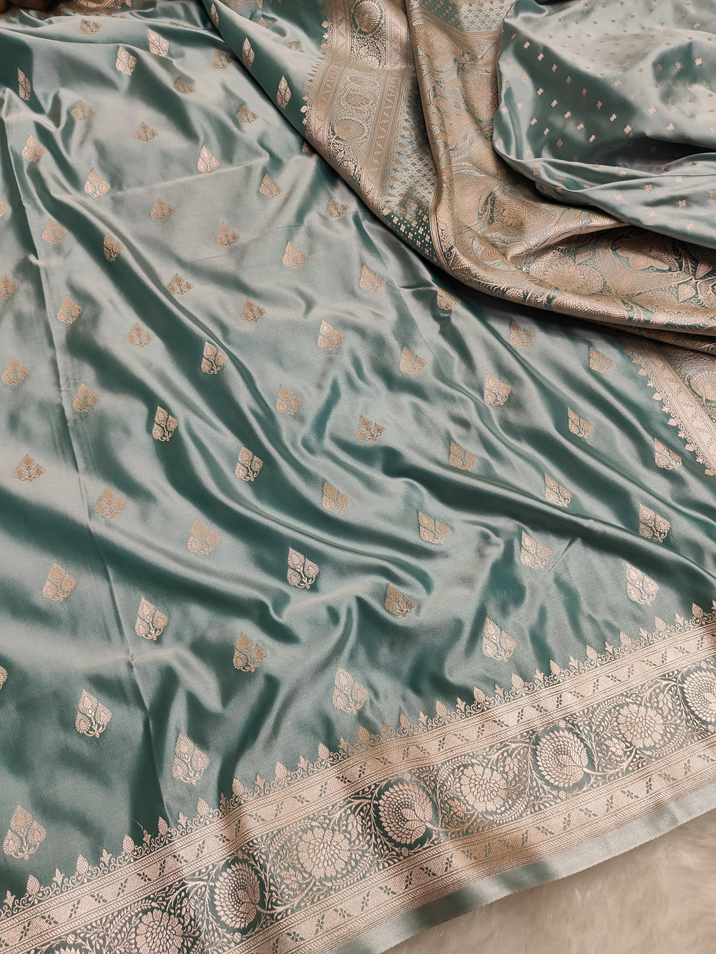 Mashroo Silk Banarasi Saree with gold zari work