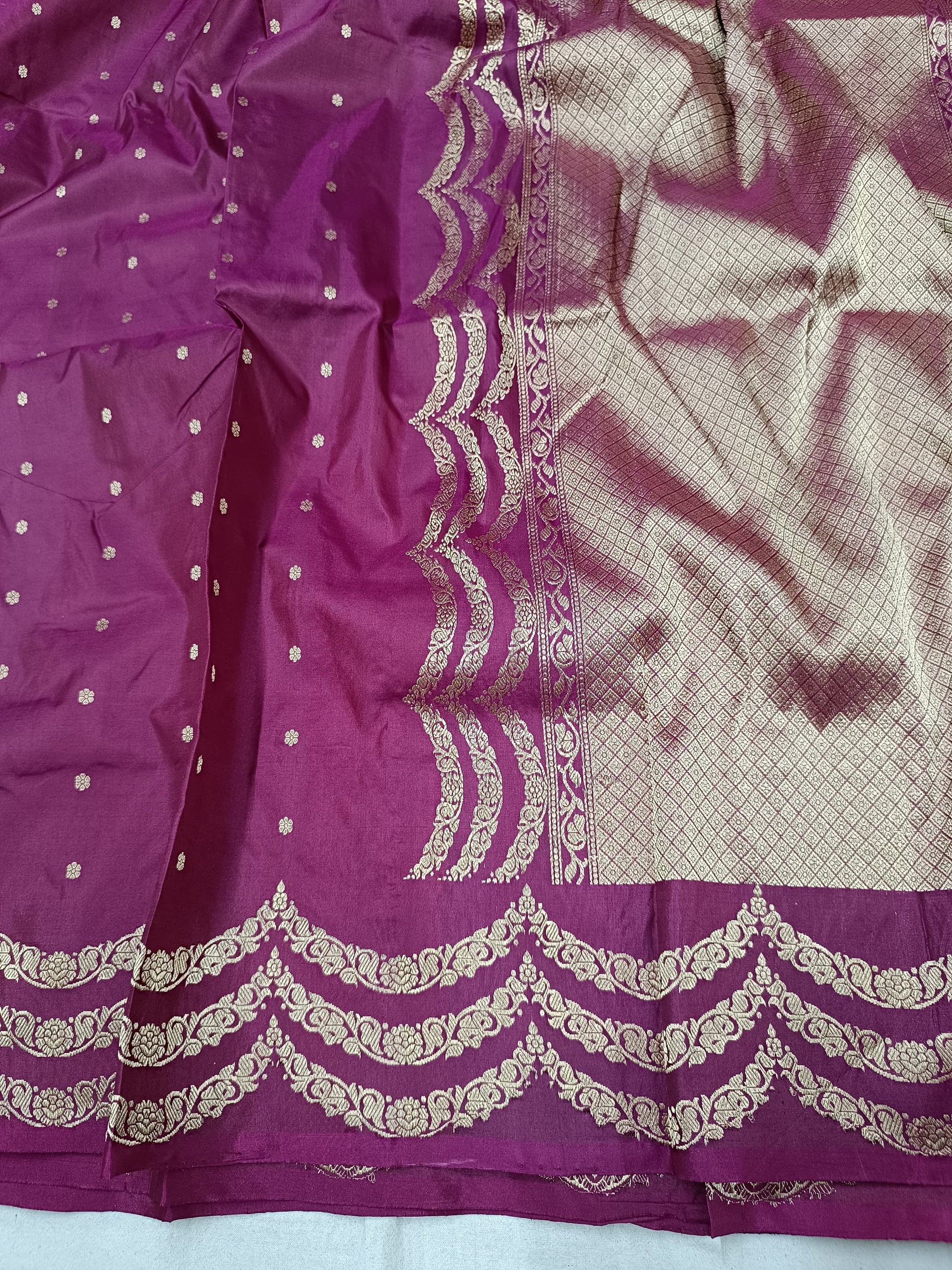 Banarasi Handloom Silk Kaduwa Weaving Saree – With Elegant Scallop Border & Interlock Detailing