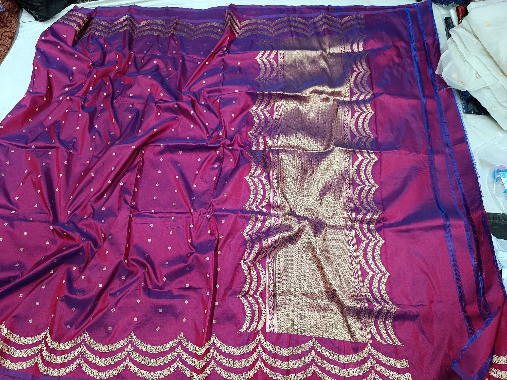 Banarasi Handloom Silk Kaduwa Weaving Saree – With Elegant Scallop Border & Interlock Detailing