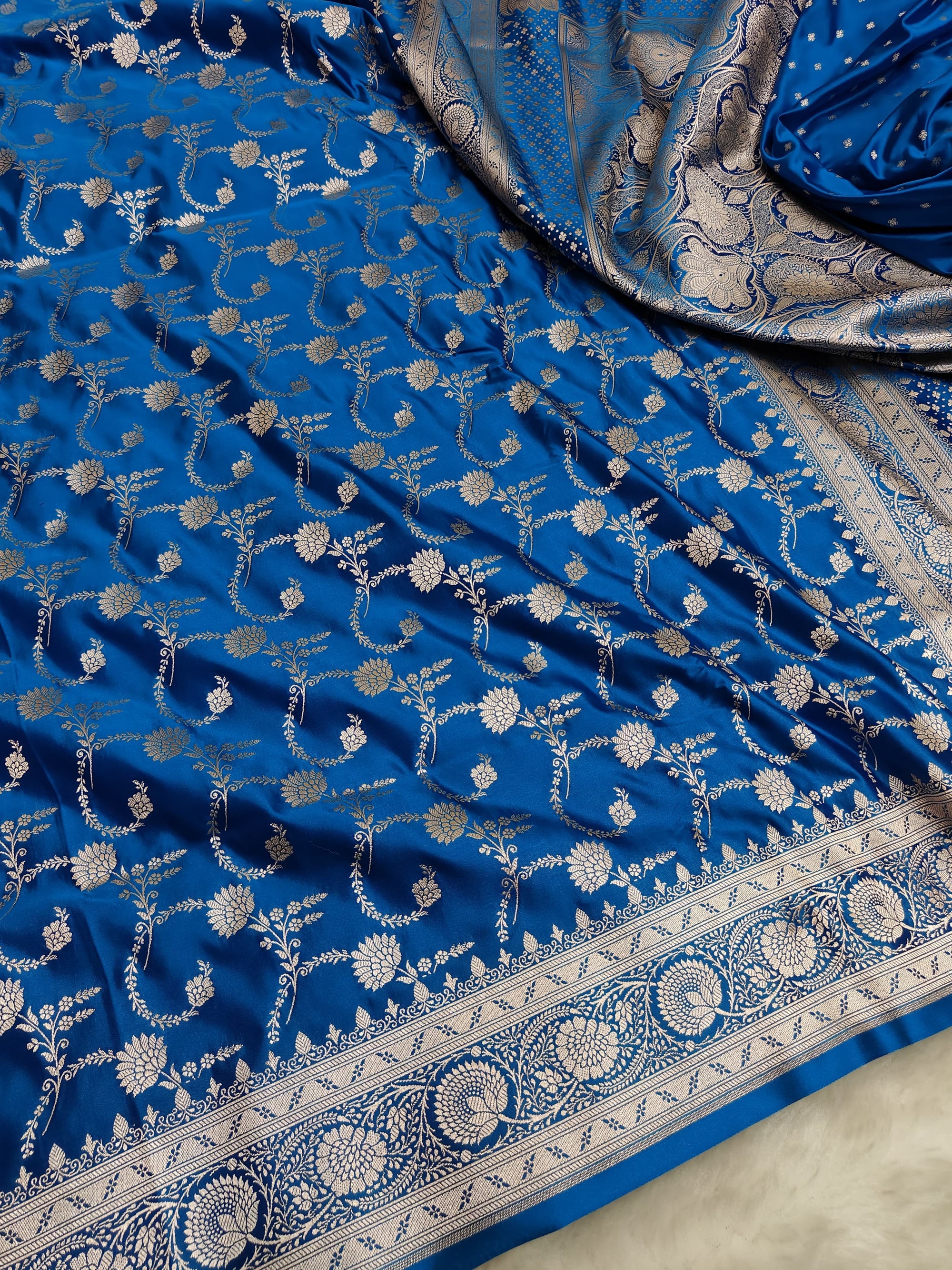 Mashroo Silk Banarasi Saree with gold zari work