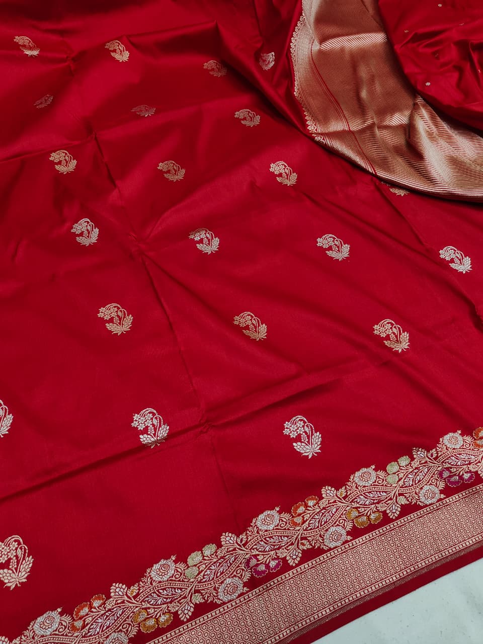 Pure Katan Silk Kadhwa Buta Banarasi Saree – Deep Red | Sona Rupa Zari & Tilfi Minakari