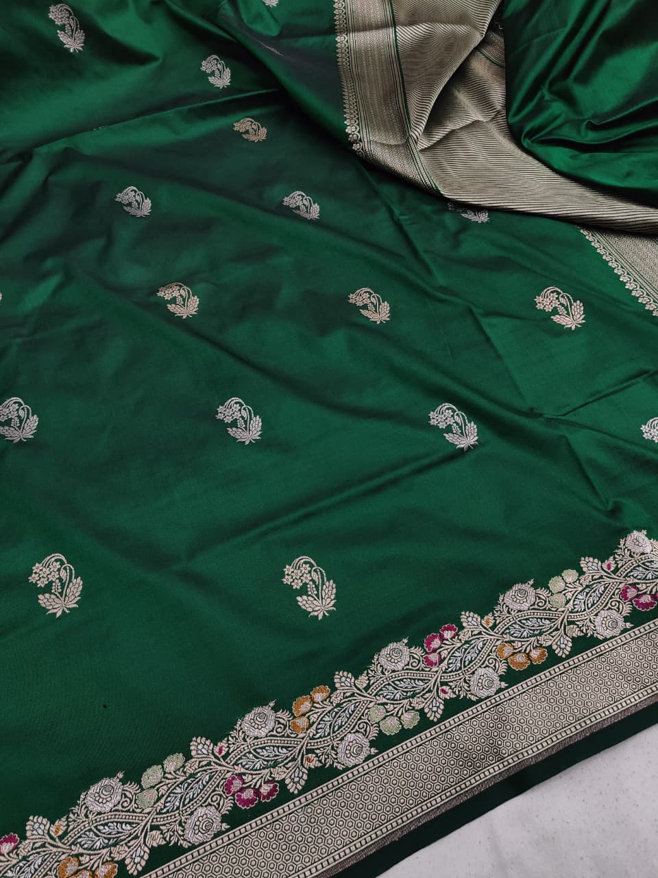 Pure Katan Silk Kadhwa Buta Banarasi Saree in Green – Sona Rupa Zari with Tilfi Minakari