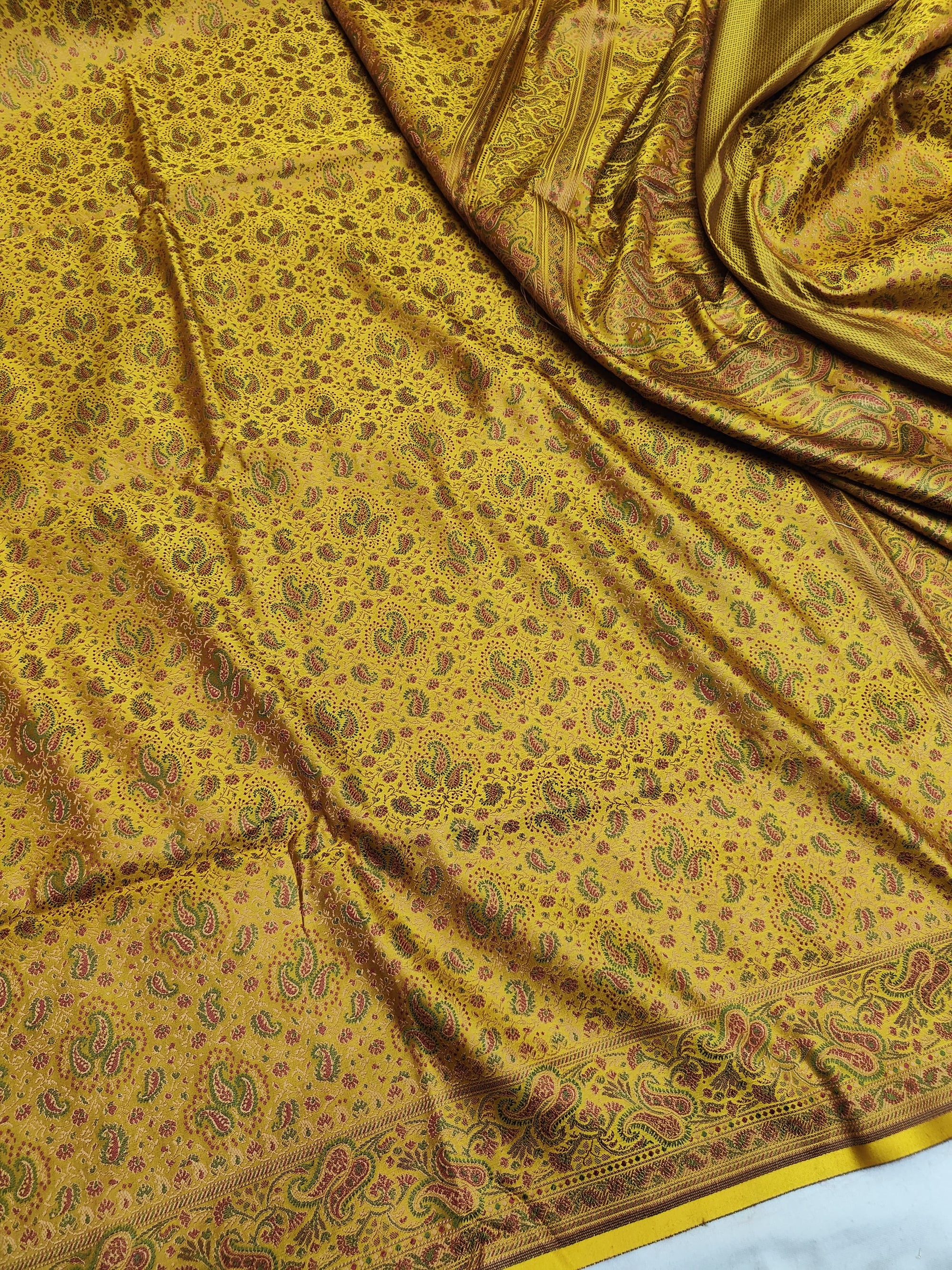 Mashroo Tanchui Silk Banarasi Saree with Meenakari Weave