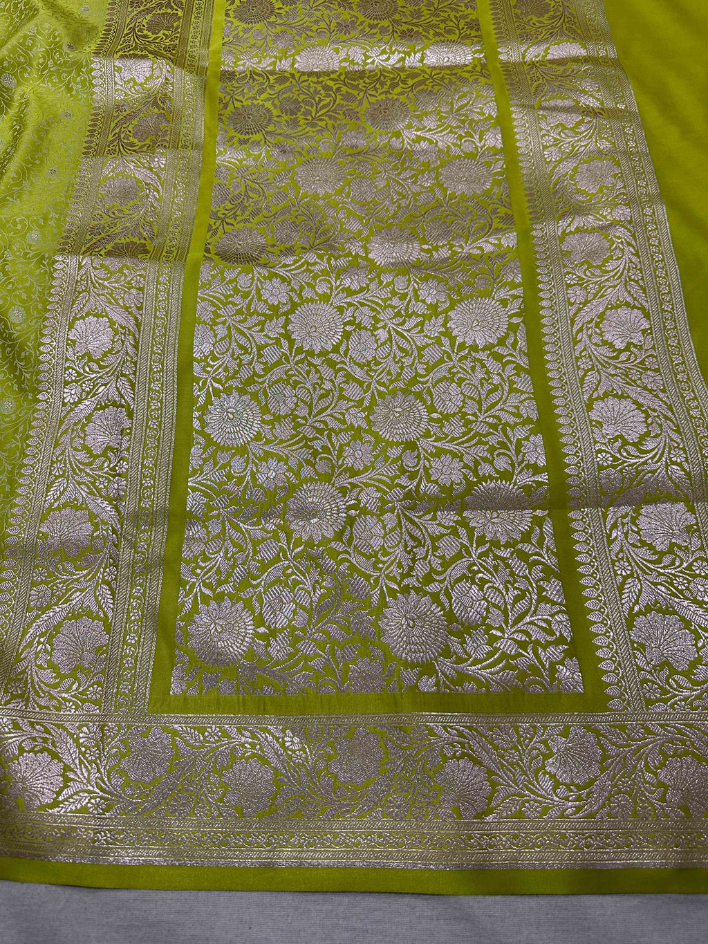 Mehndi Green Mashru Silk Tanchhoi Banarasi Zari Border Brocade Aanchal Saree