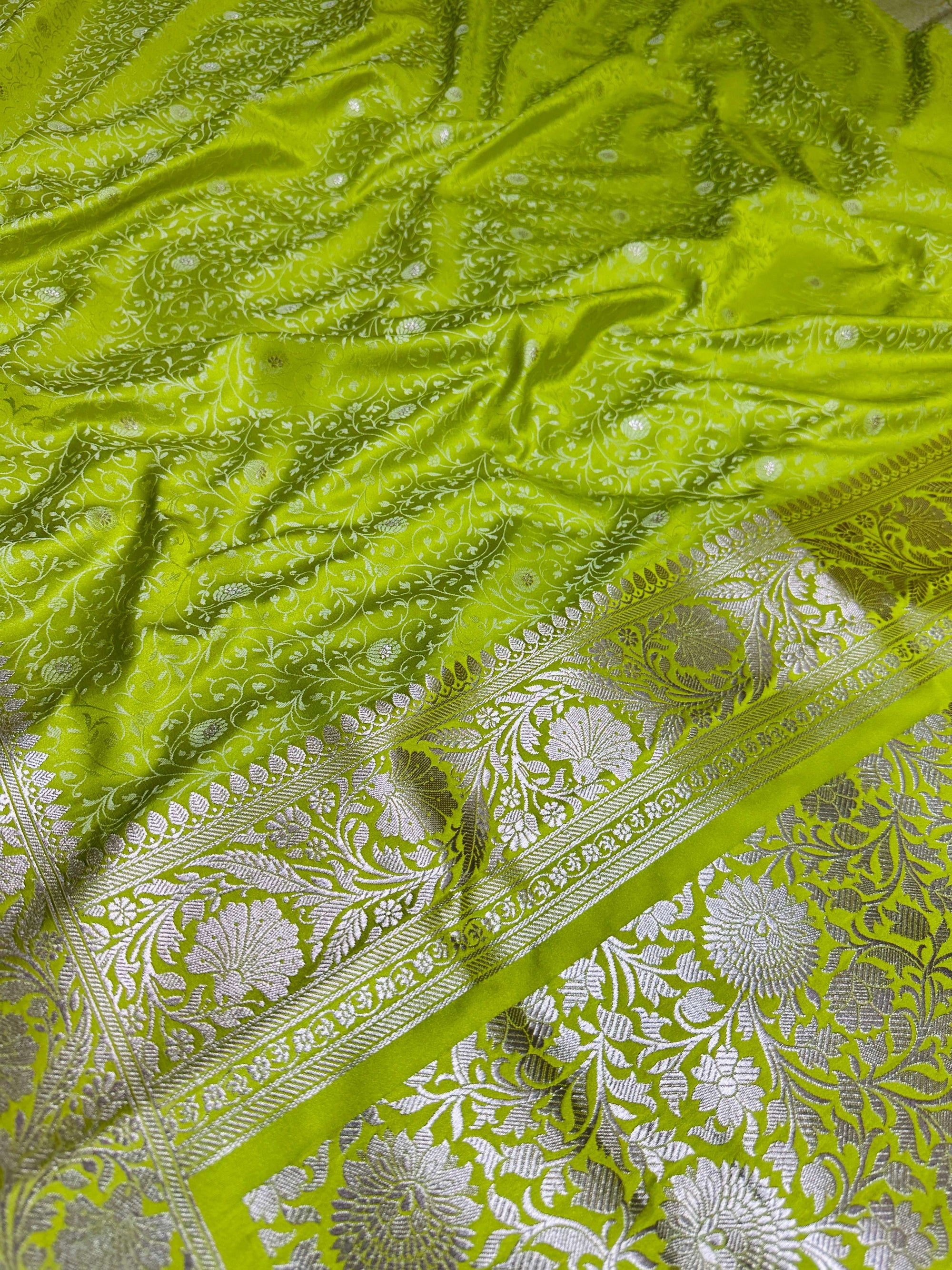 Mehndi Green Mashru Silk Tanchhoi Banarasi Zari Border Brocade Aanchal Saree