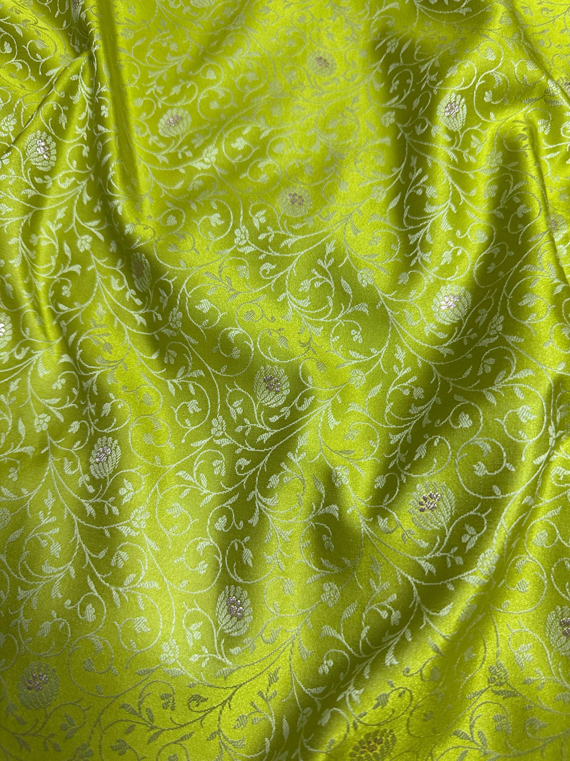 Mehndi Green Mashru Silk Tanchhoi Banarasi Zari Border Brocade Aanchal Saree