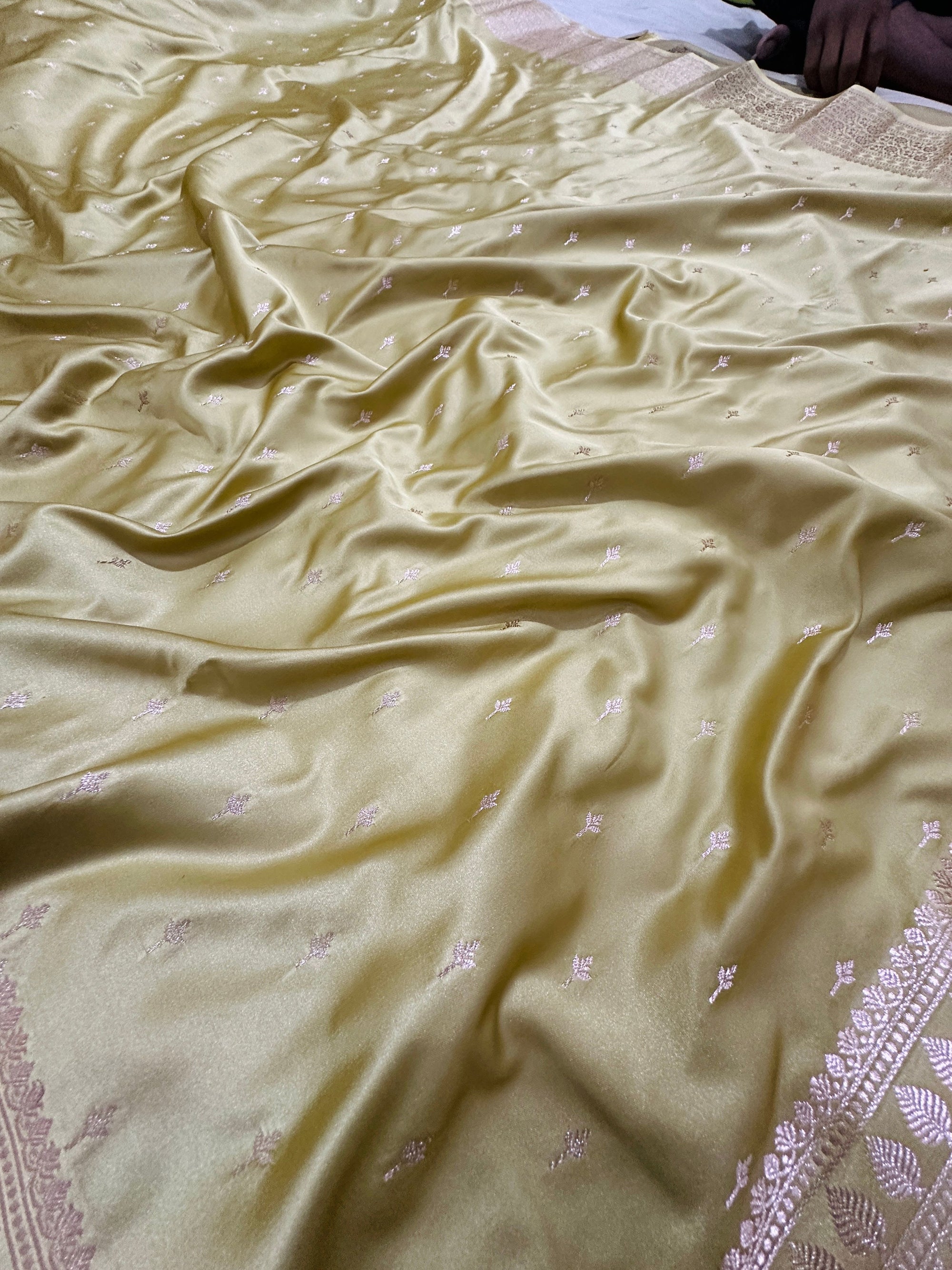 Pista Green Mashru Silk Zari Banarasi Border Aanchal Boota Booti Saree