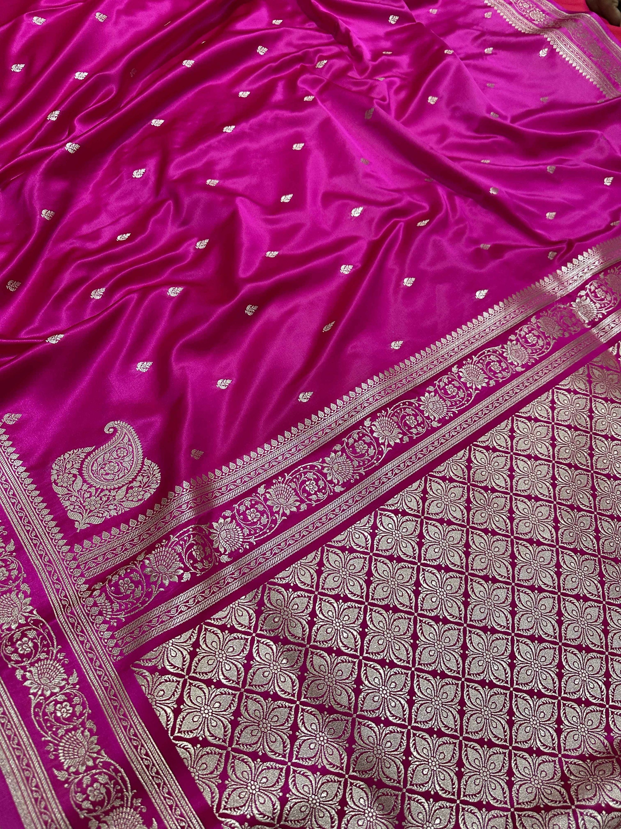 Magenta Mashru Silk Paithni Banarasi Zari Border Brocad Aanchal Booti Saree