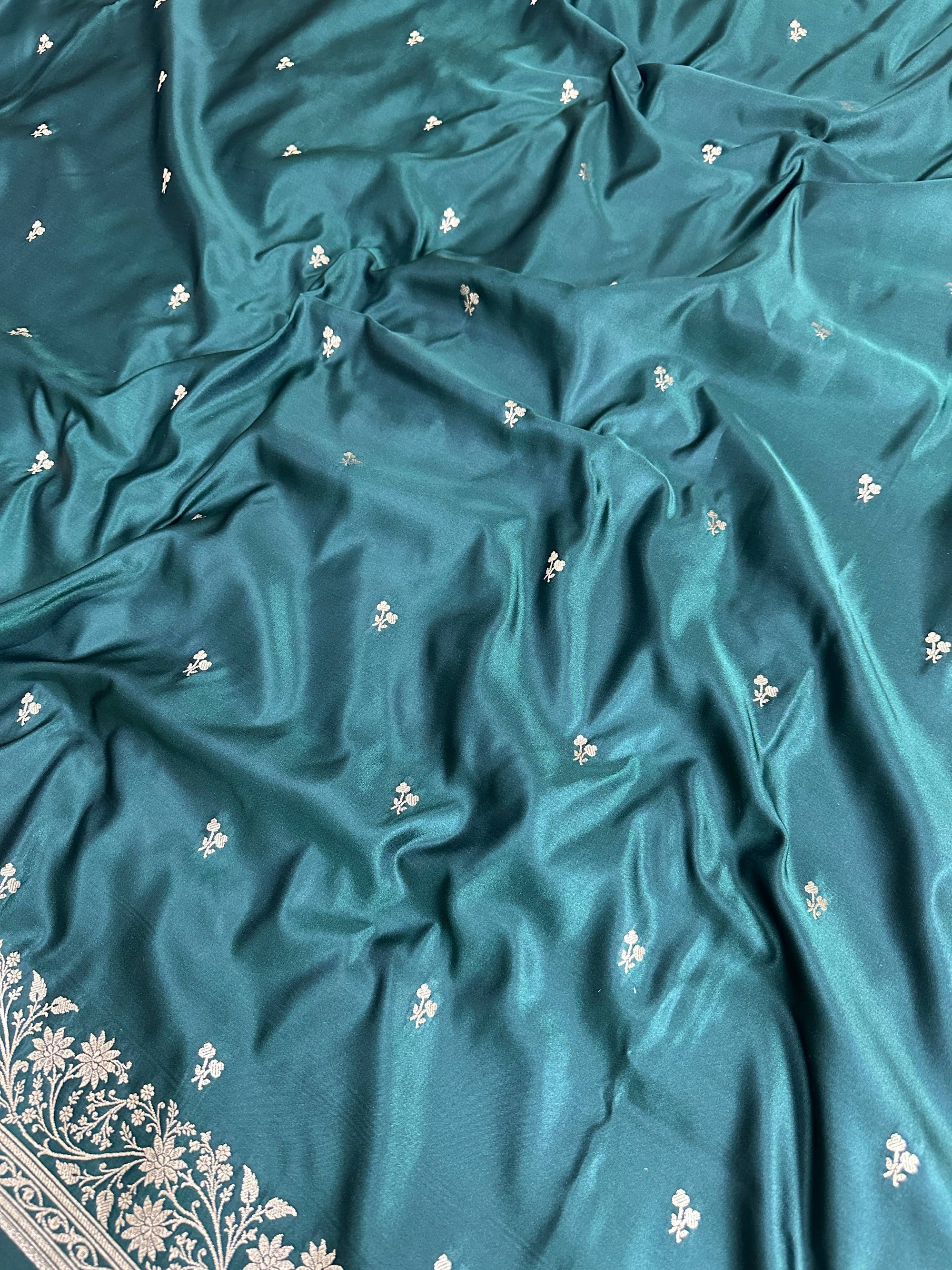Emerald Green Mashru Silk Zari Open Border Carry Aanchal Booti Saree