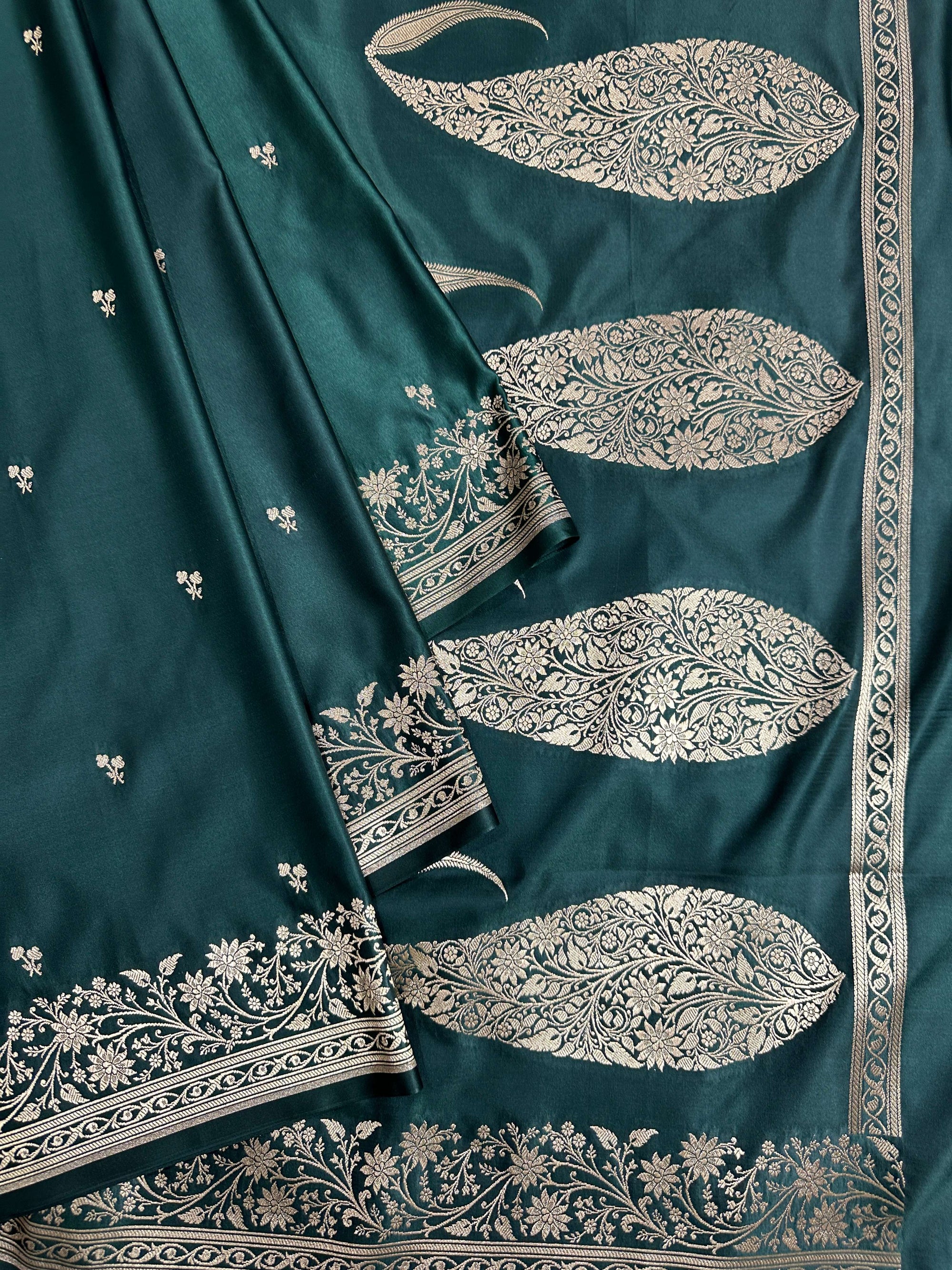 Emerald Green Mashru Silk Zari Open Border Carry Aanchal Booti Saree
