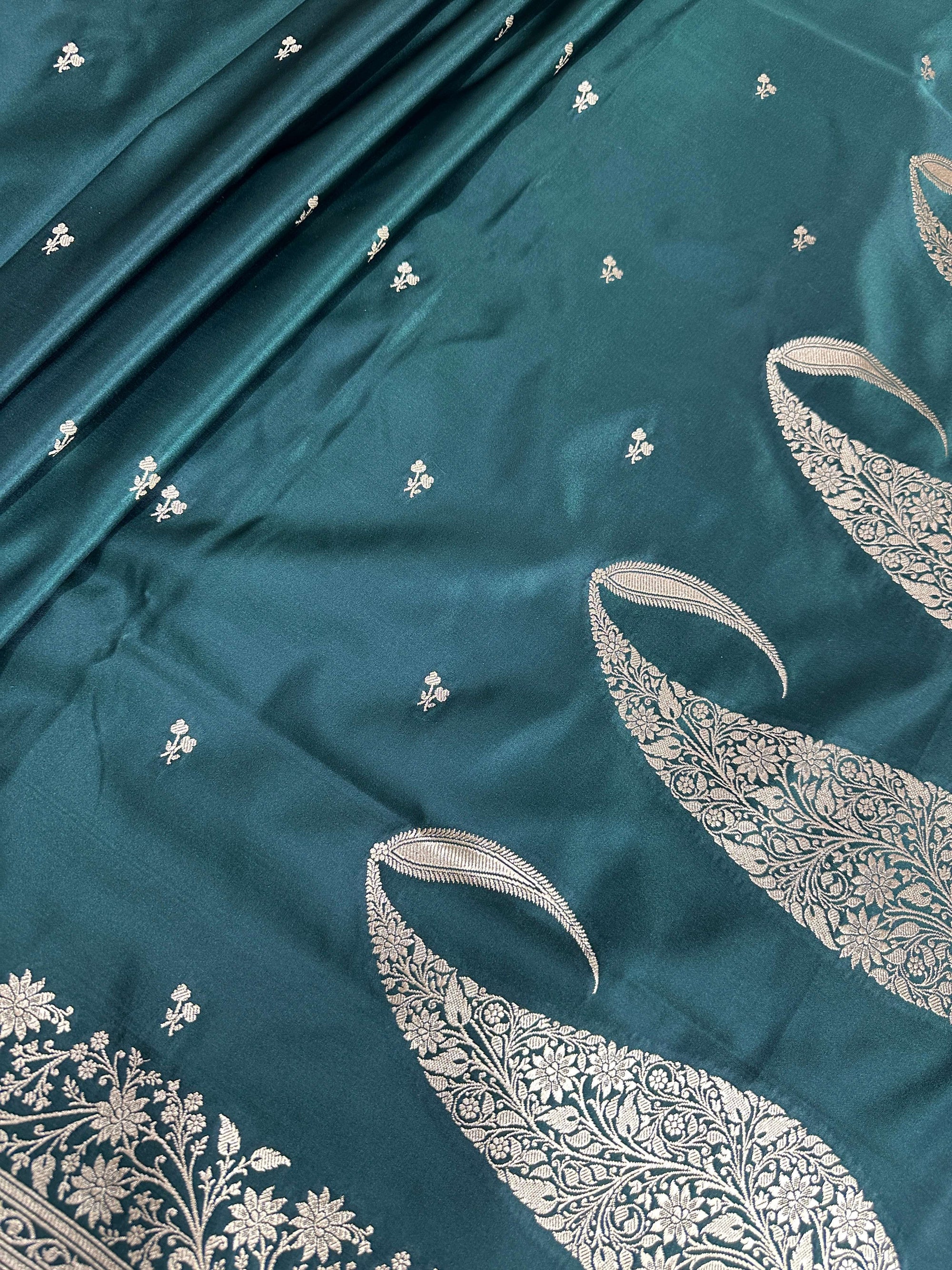 Emerald Green Mashru Silk Zari Open Border Carry Aanchal Booti Saree