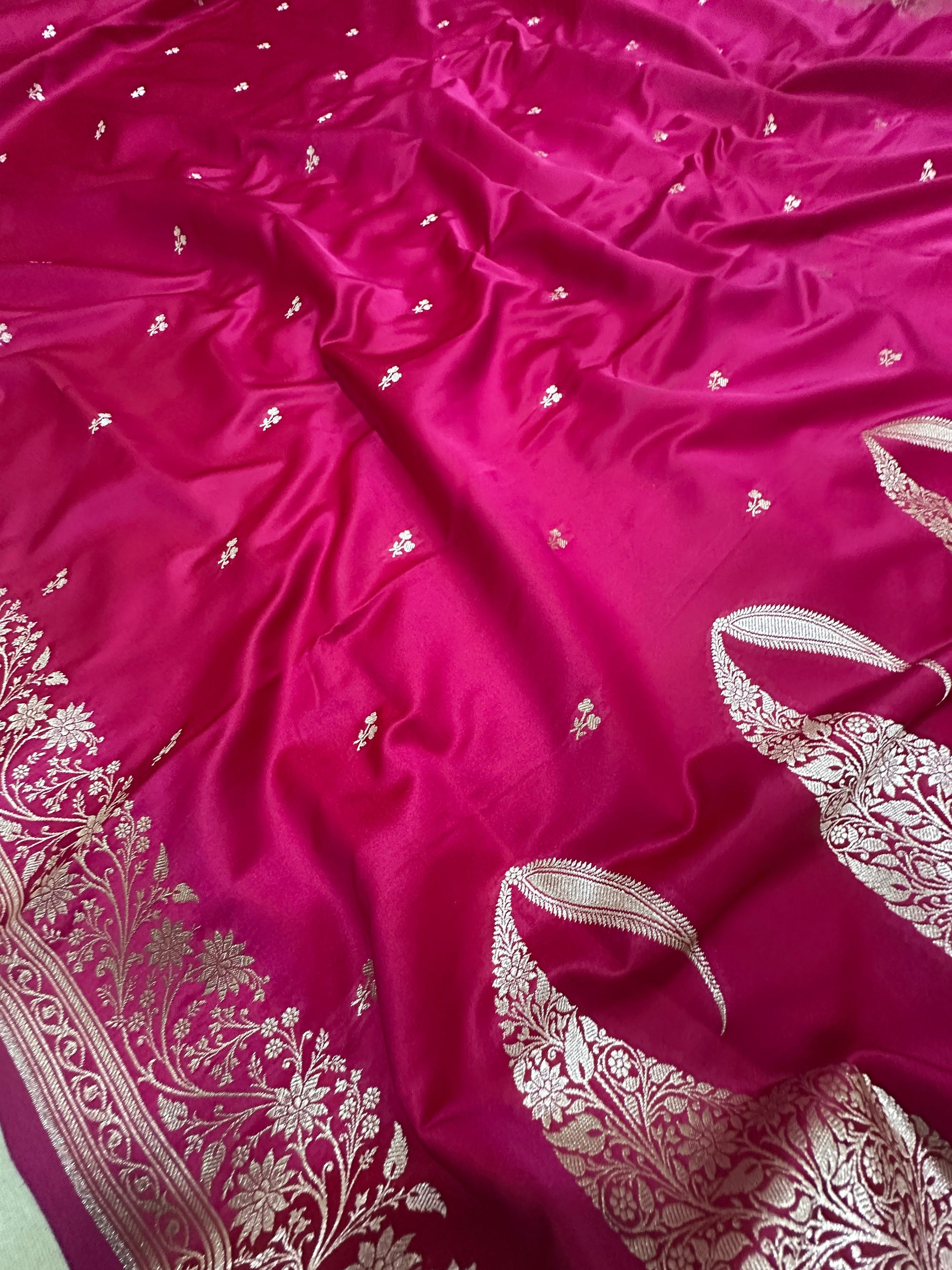 Magenta Mashru Silk Zari Open Border Carry Aanchal Booti Saree