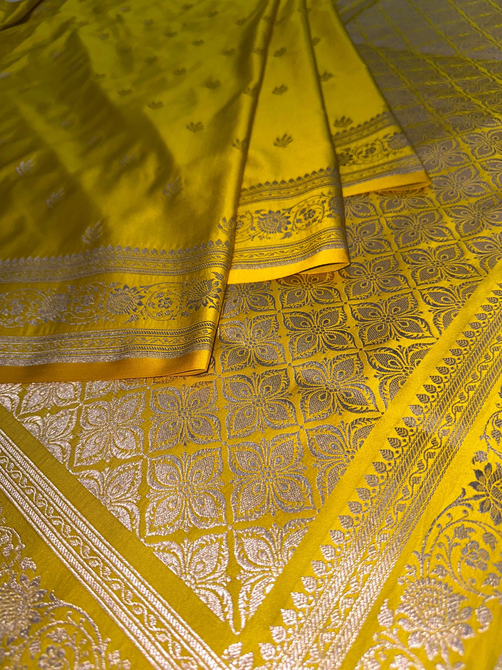Lemon Mashru Silk Paithni Banarasi Zari Border Brocad Aanchal Booti Saree