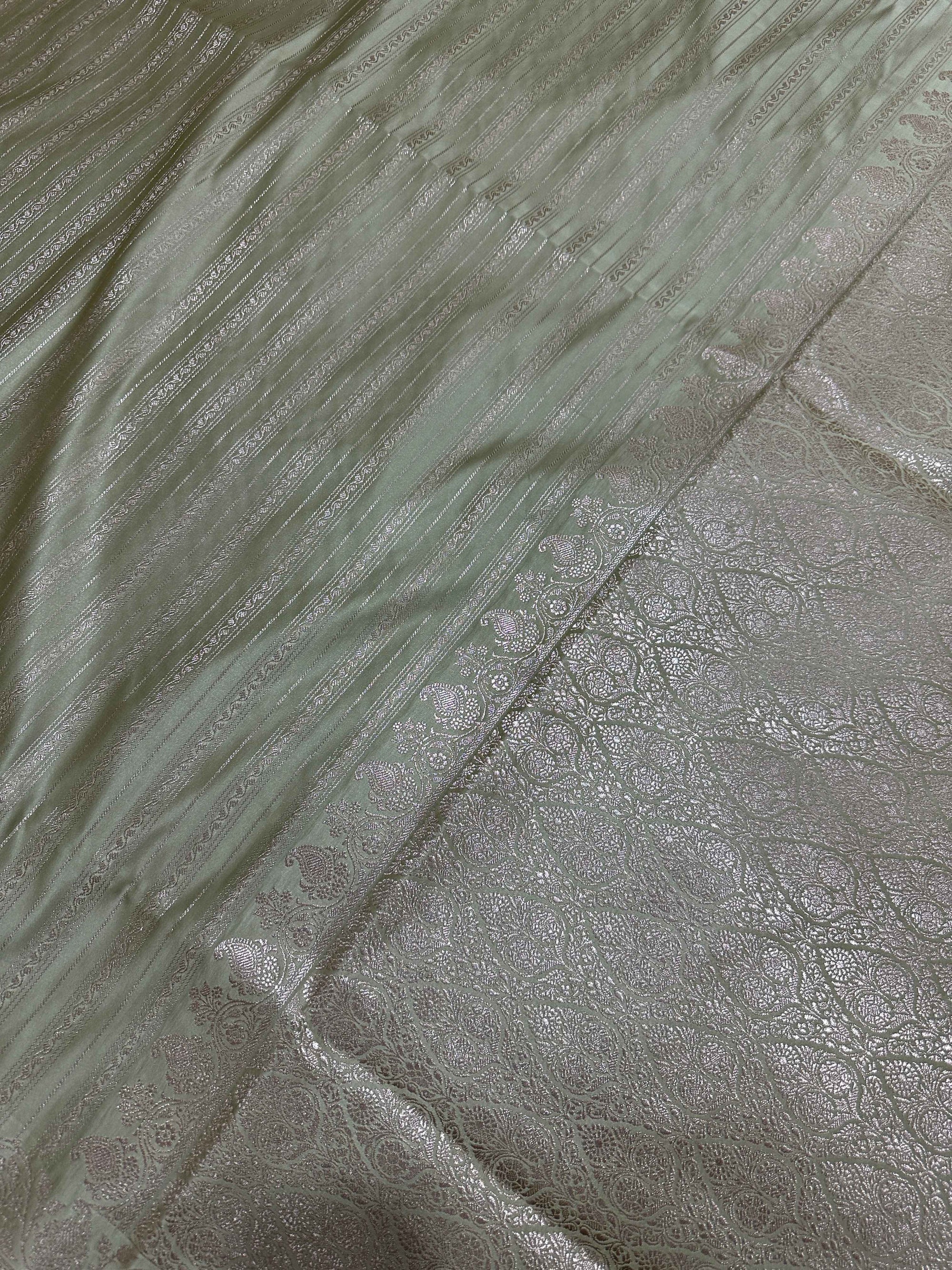 Off White Silk Vertical Stripe Design Zari Border Brocade Aanchal Saree