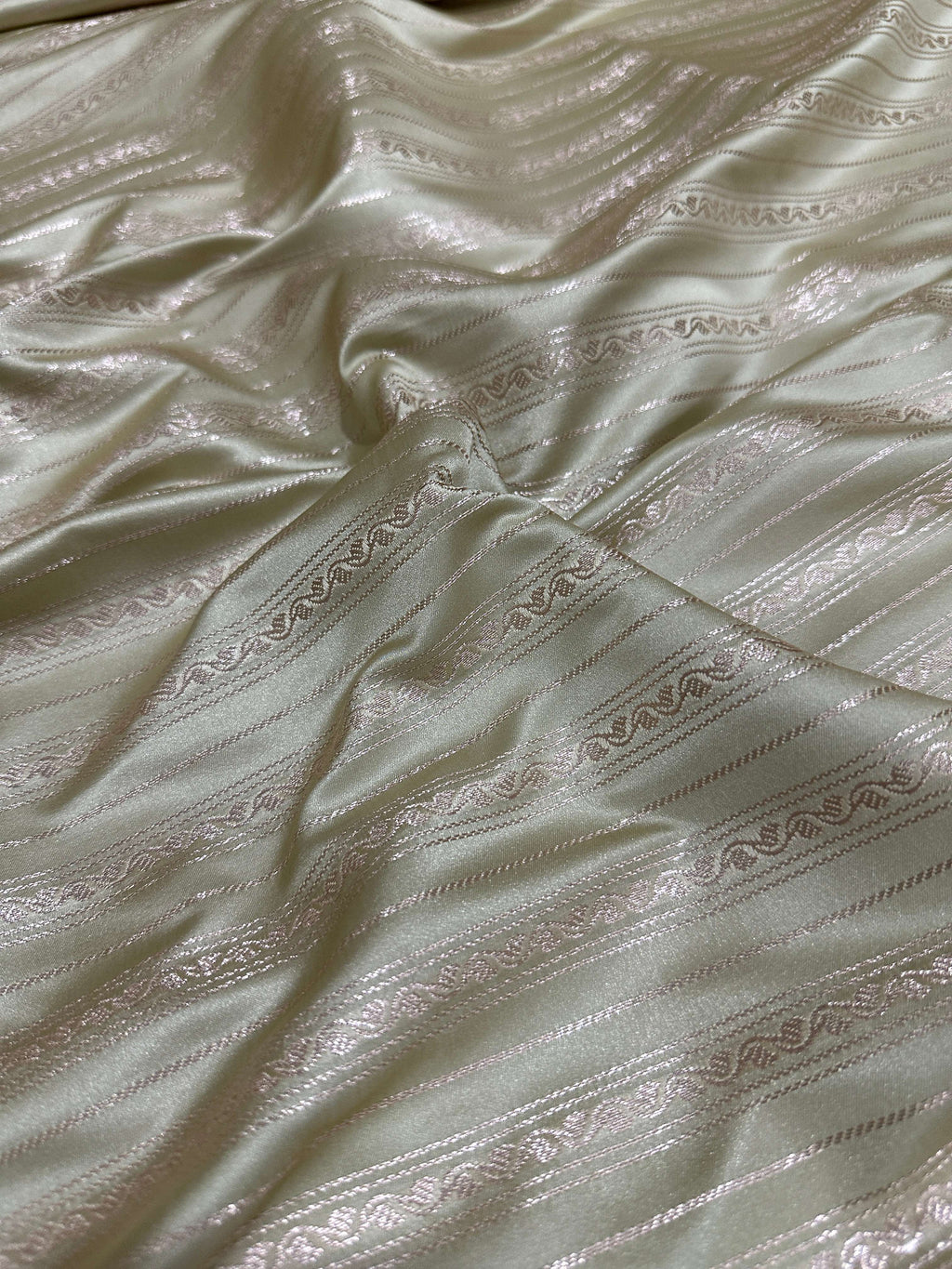 Off White Silk Vertical Stripe Design Zari Border Brocade Aanchal Saree