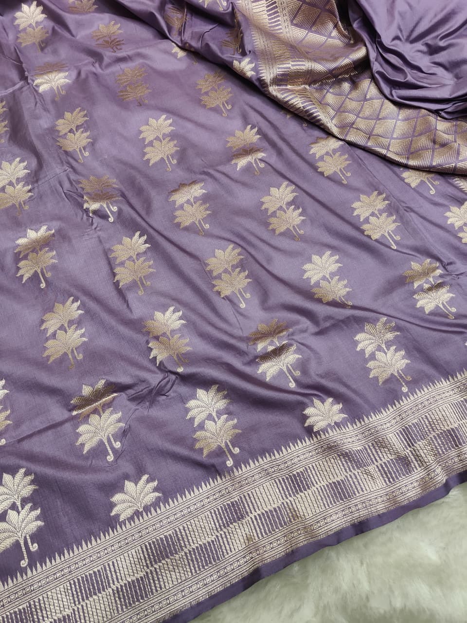 Lavender Purple Uppada Buta Pure Katan Silk Banarasi Handwoven Saree
