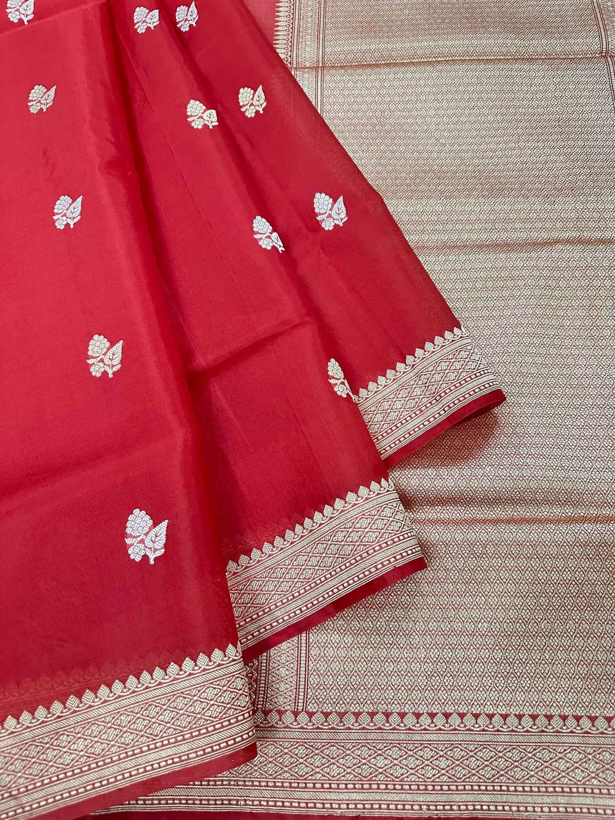 Pure Kora Silk Banarasi Saree – Classic Zari Motifs | Bridal & Festive Handloom Saree