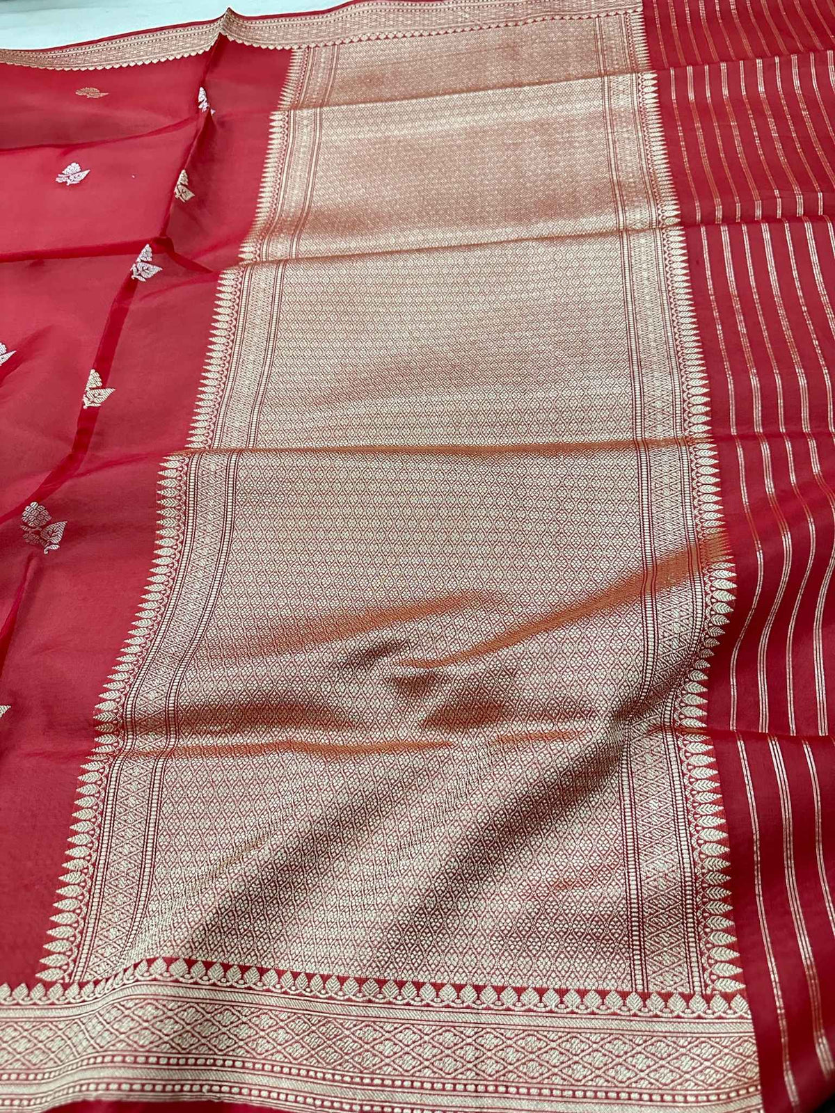 Pure Kora Silk Banarasi Saree – Classic Zari Motifs | Bridal & Festive Handloom Saree