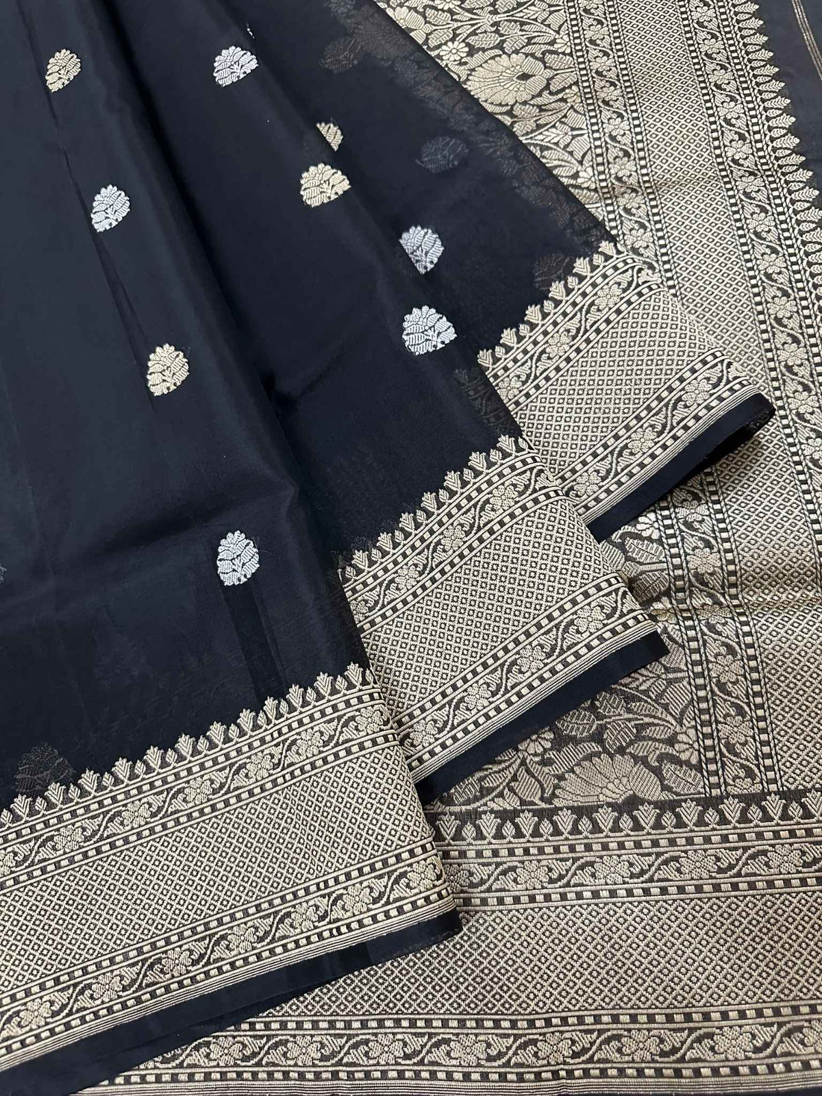 Pure Kora Silk Banarasi Saree – Gold Zari Handloom | Premium Festive & Wedding Saree